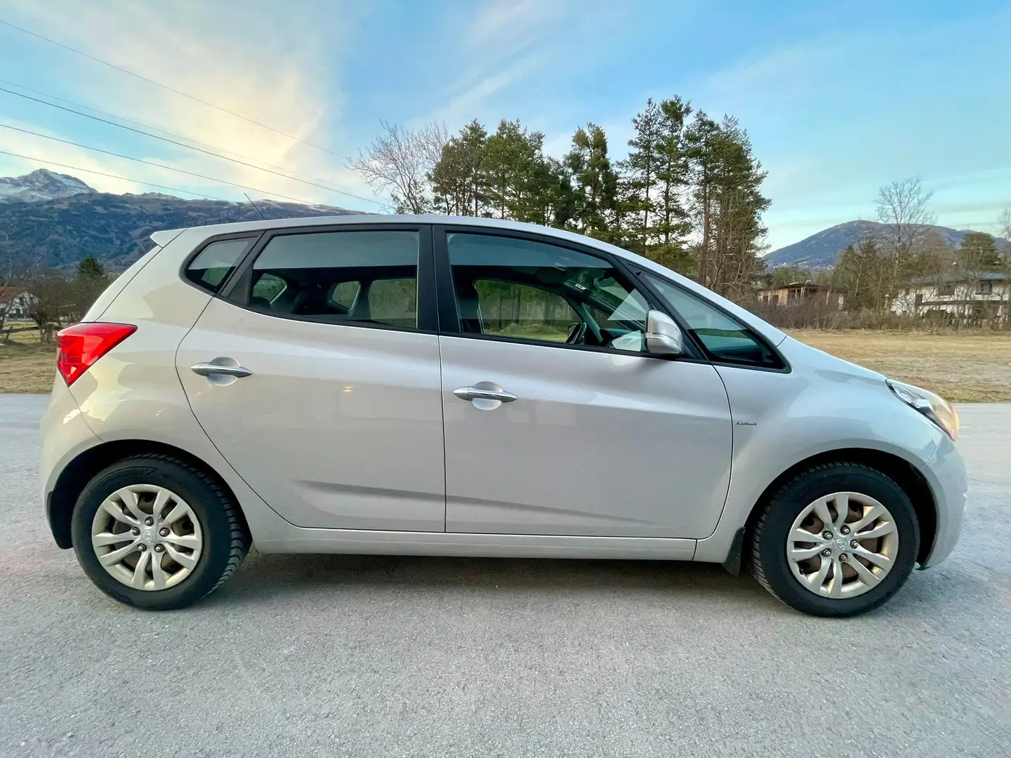 Hyundai iX20 iX20 1,4 CRDi ISG Comfort Comfort Silber - 1