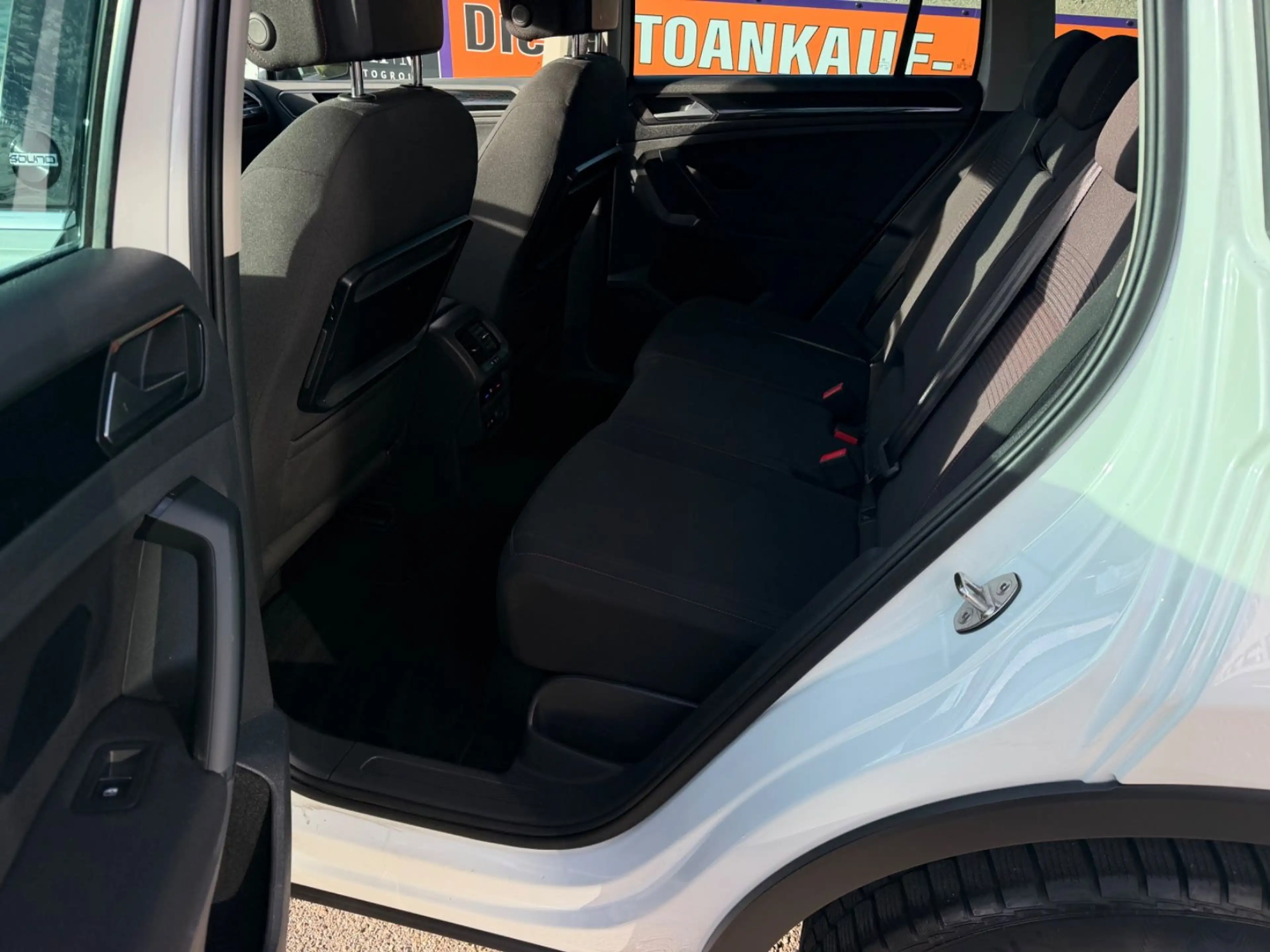 Volkswagen Tiguan 2.0 TDI SOUND/wenig KM/Anhängerk./CarPlay — photo 14