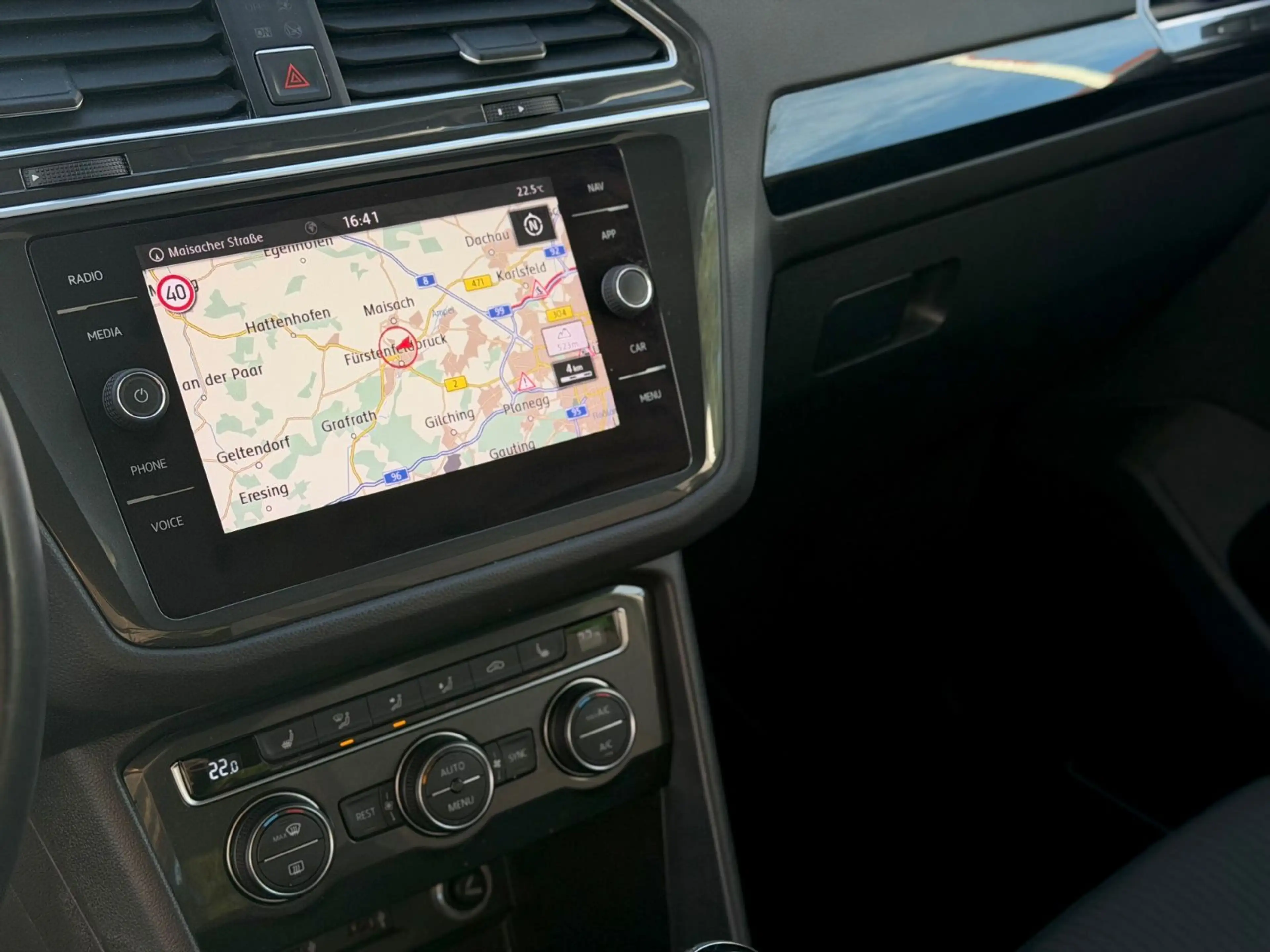 Volkswagen Tiguan 2.0 TDI SOUND/wenig KM/Anhängerk./CarPlay — photo 8