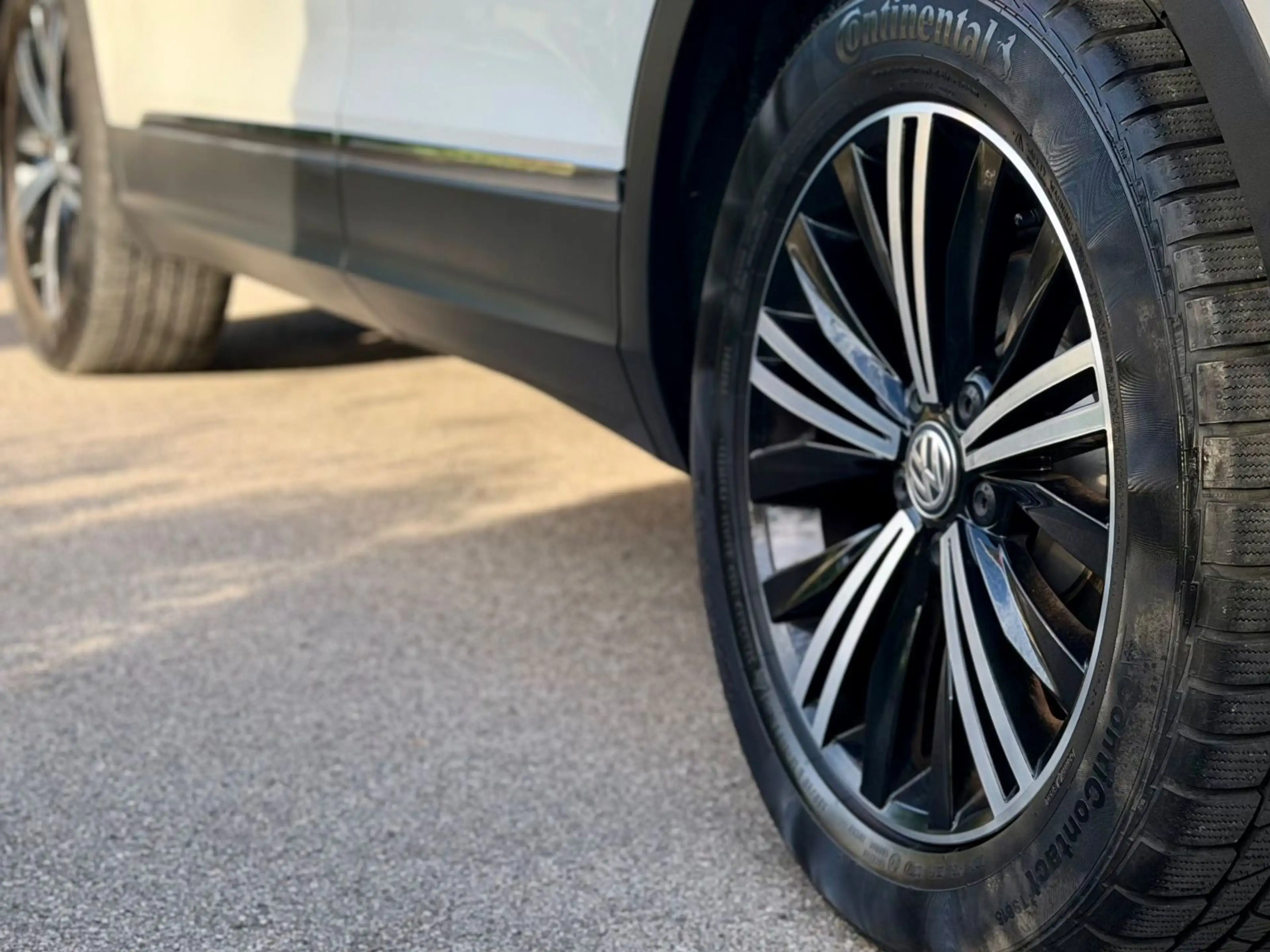 Volkswagen Tiguan 2.0 TDI SOUND/wenig KM/Anhängerk./CarPlay — photo 15