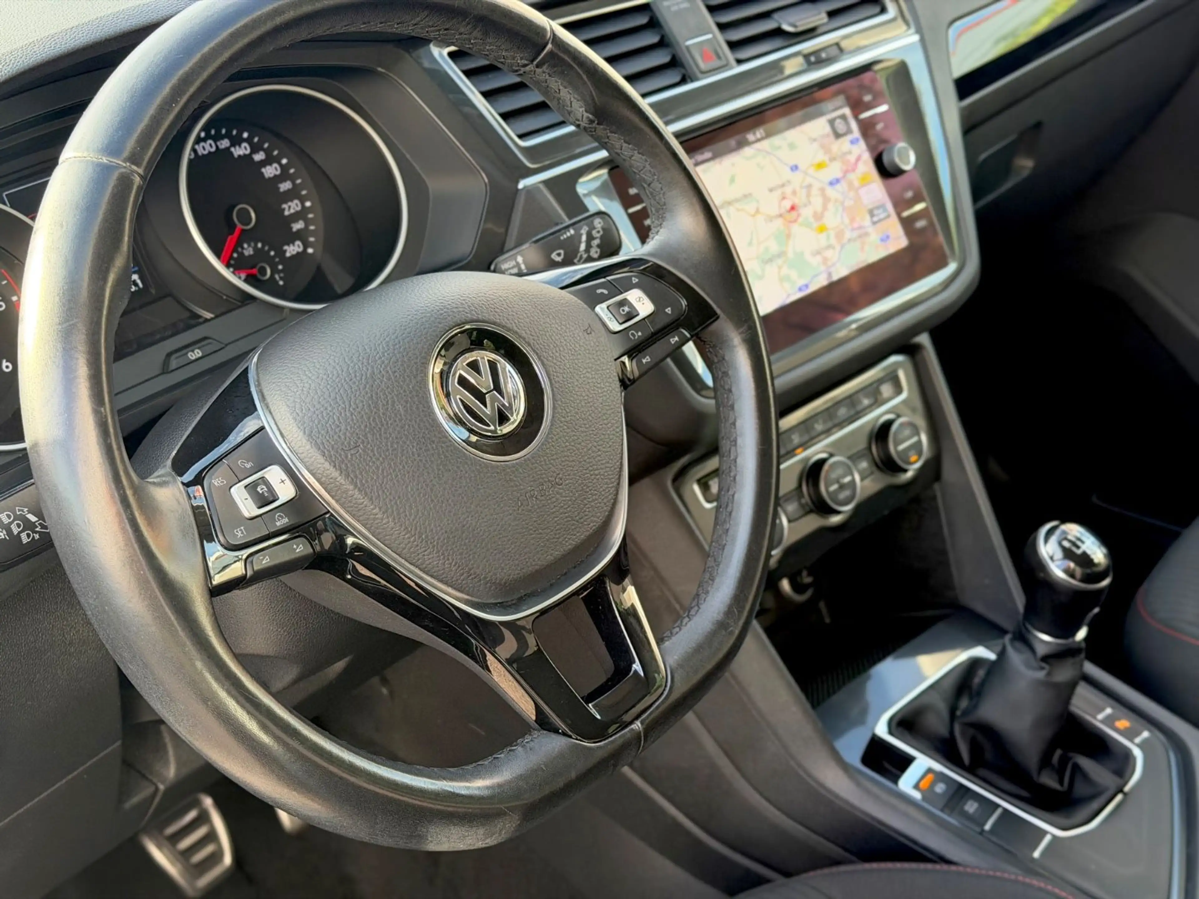 Volkswagen Tiguan 2.0 TDI SOUND/wenig KM/Anhängerk./CarPlay — photo 7