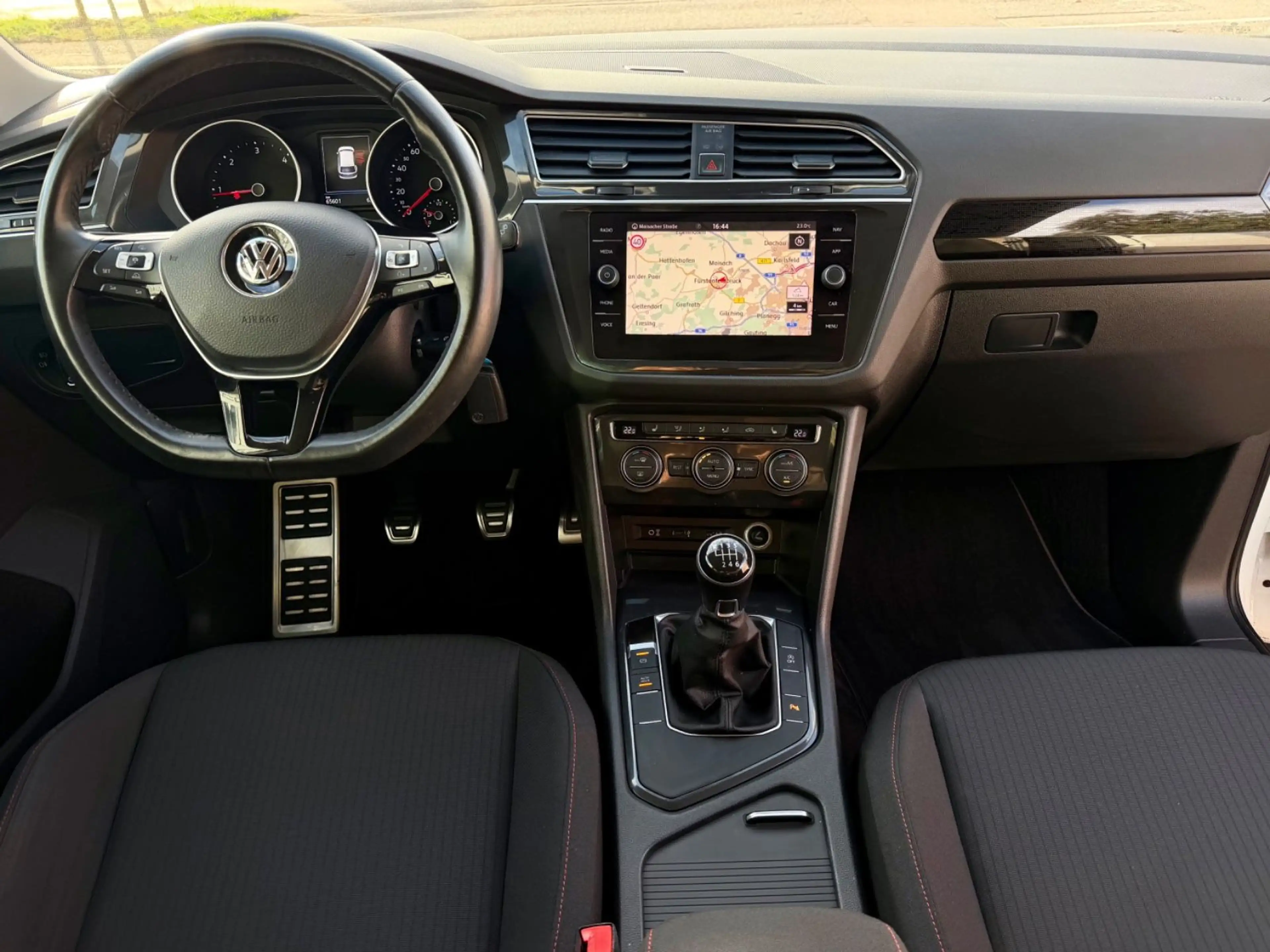 Volkswagen Tiguan 2.0 TDI SOUND/wenig KM/Anhängerk./CarPlay — photo 10