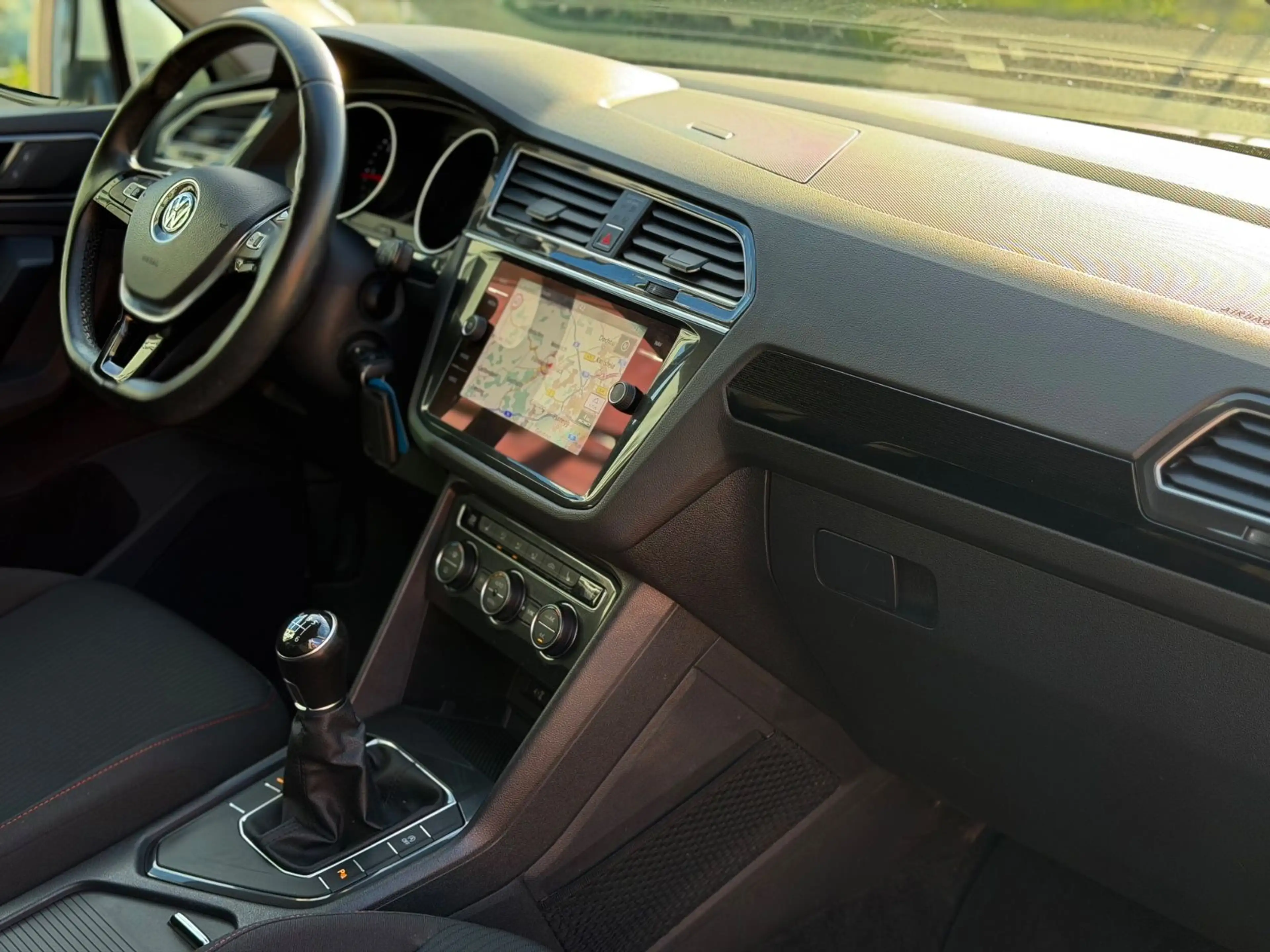 Volkswagen Tiguan 2.0 TDI SOUND/wenig KM/Anhängerk./CarPlay — photo 12