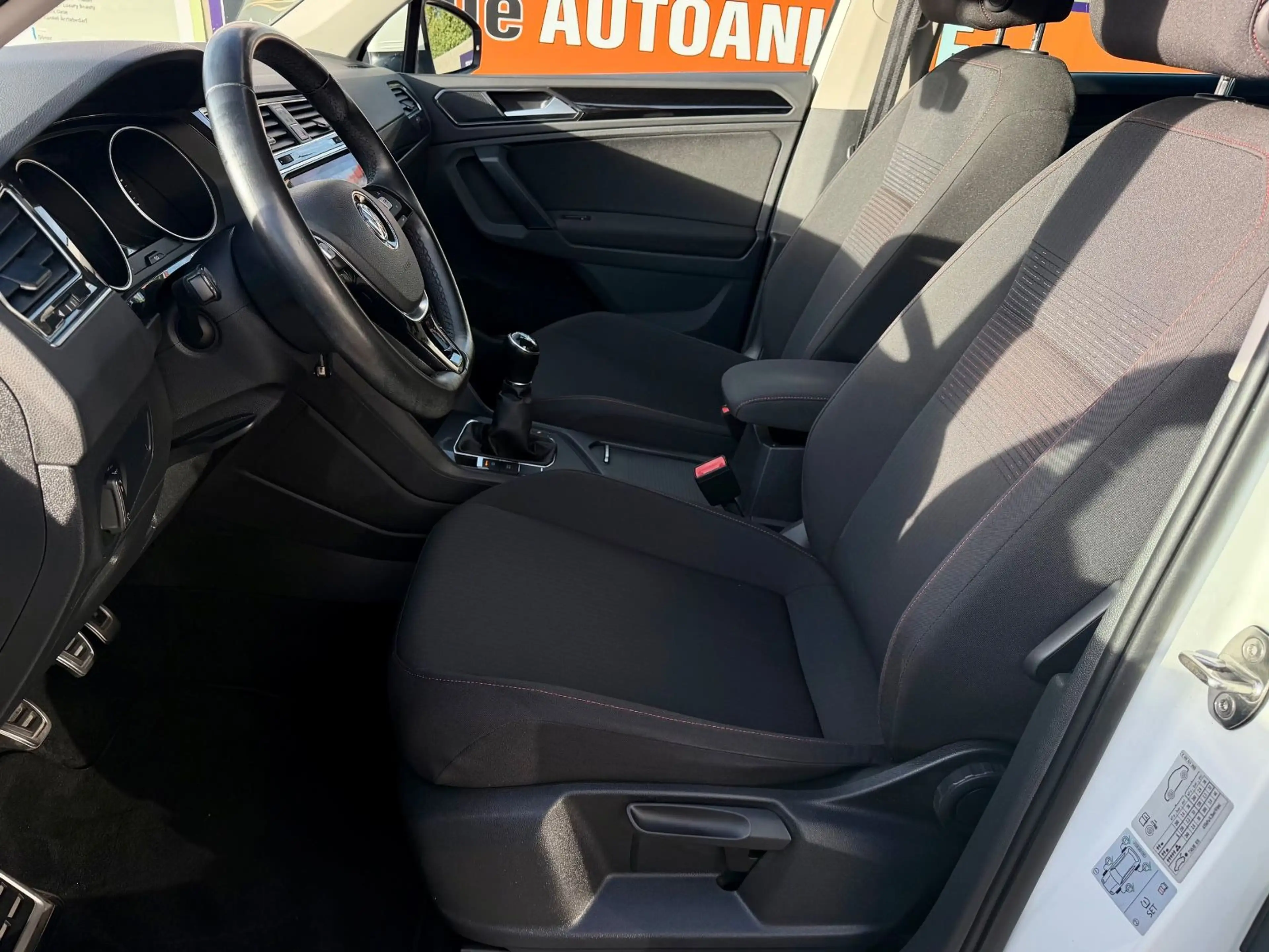 Volkswagen Tiguan 2.0 TDI SOUND/wenig KM/Anhängerk./CarPlay — photo 6