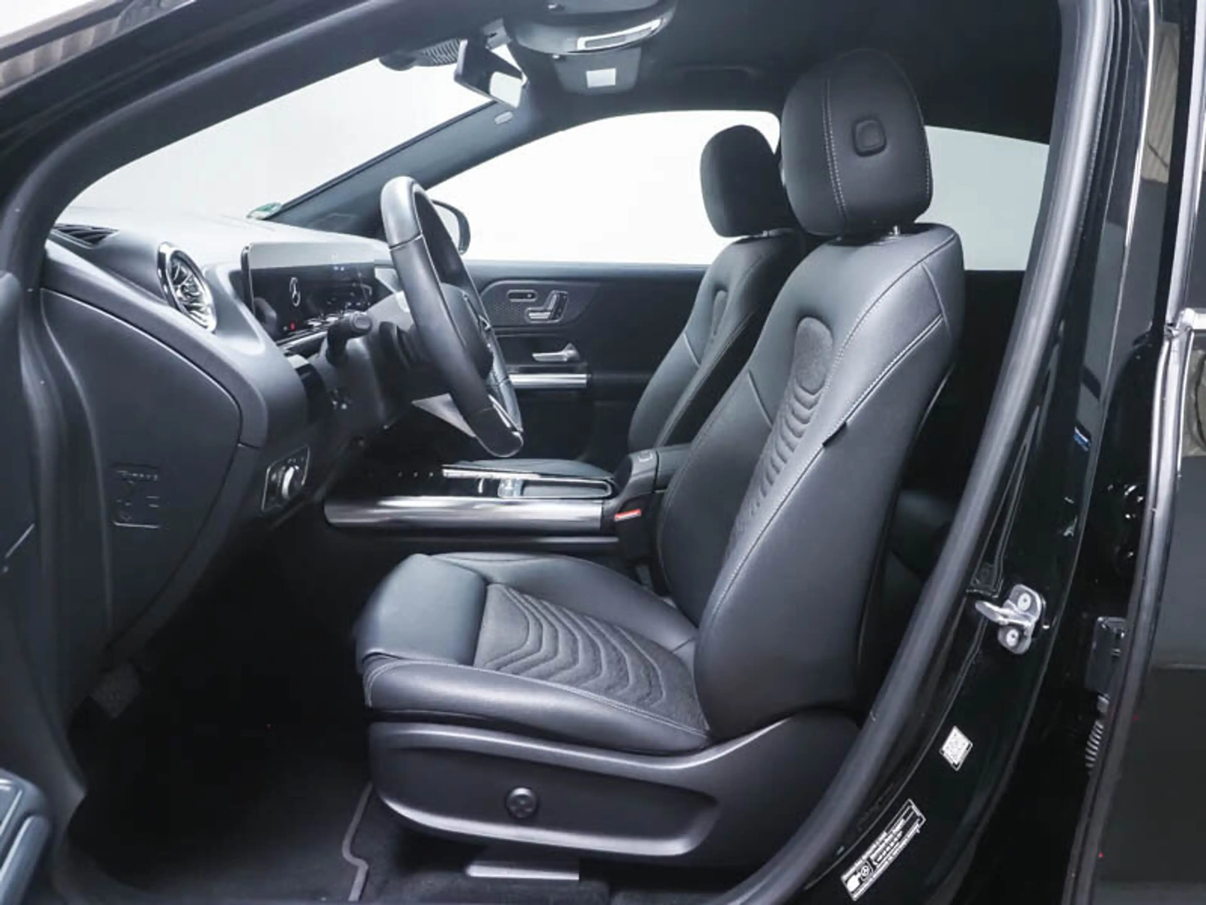 Mercedes-Benz EQA 300 EQA 300 4-M ADVANCED+*AHK*MEMORY*360° KAMERA*18" — photo 6