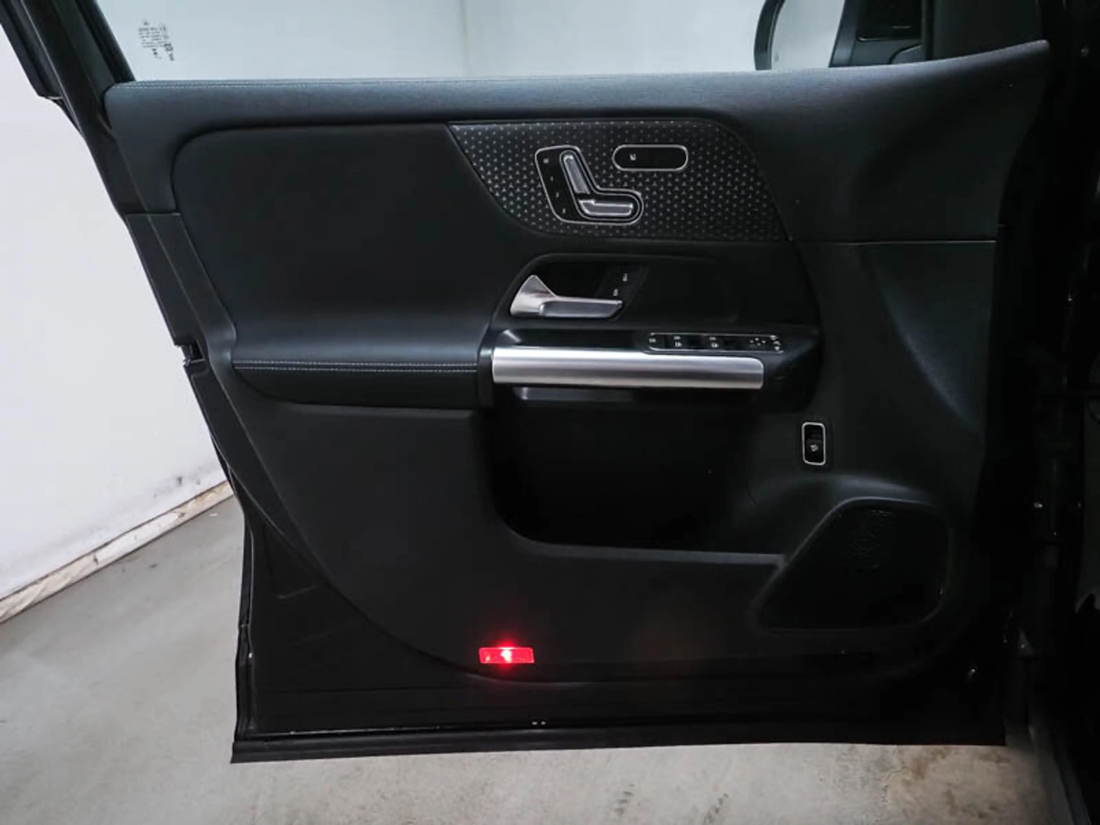 Mercedes-Benz EQA 300 EQA 300 4-M ADVANCED+*AHK*MEMORY*360° KAMERA*18" — photo 11