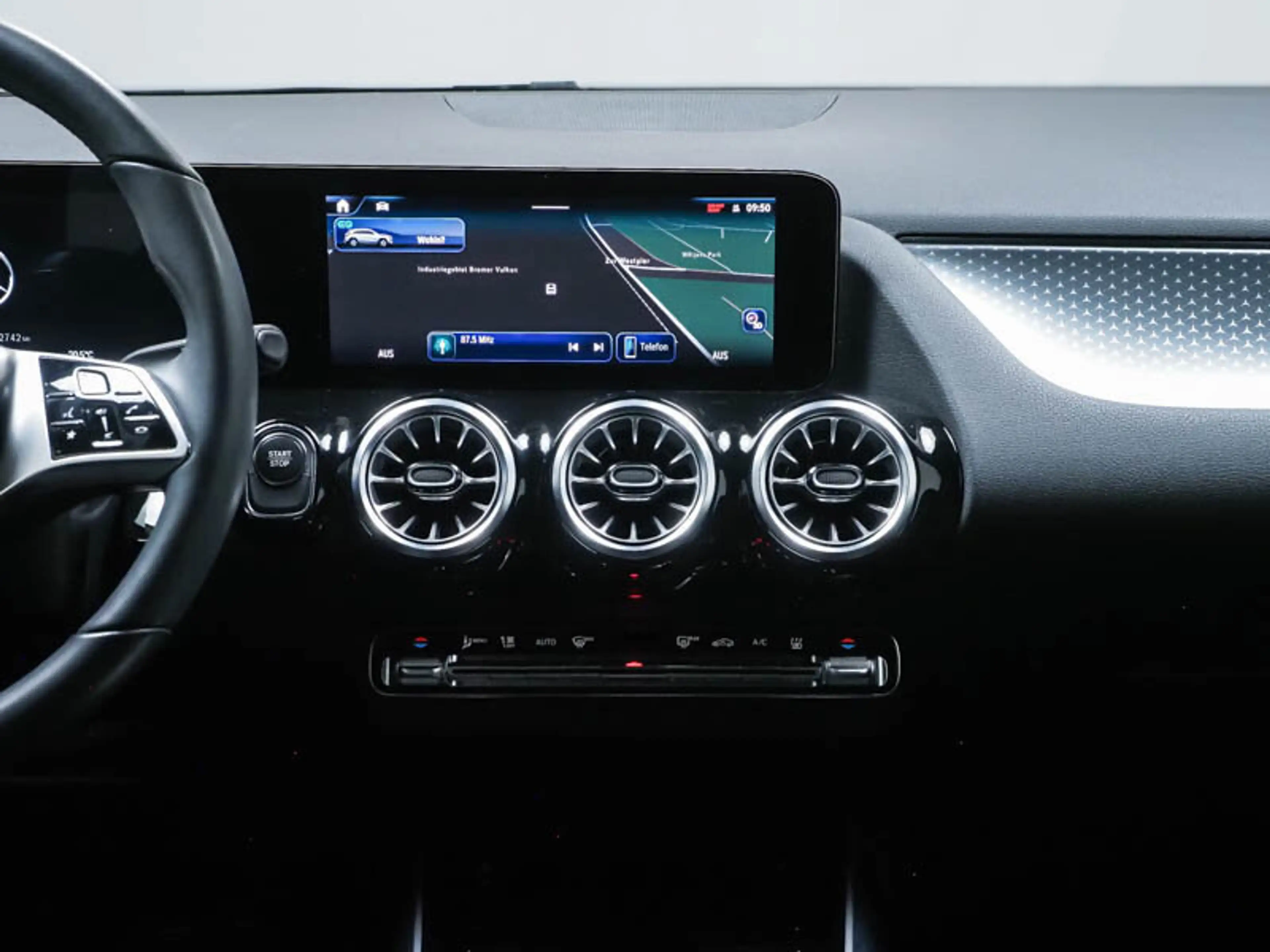 Mercedes-Benz EQA 300 EQA 300 4-M ADVANCED+*AHK*MEMORY*360° KAMERA*18" — photo 8