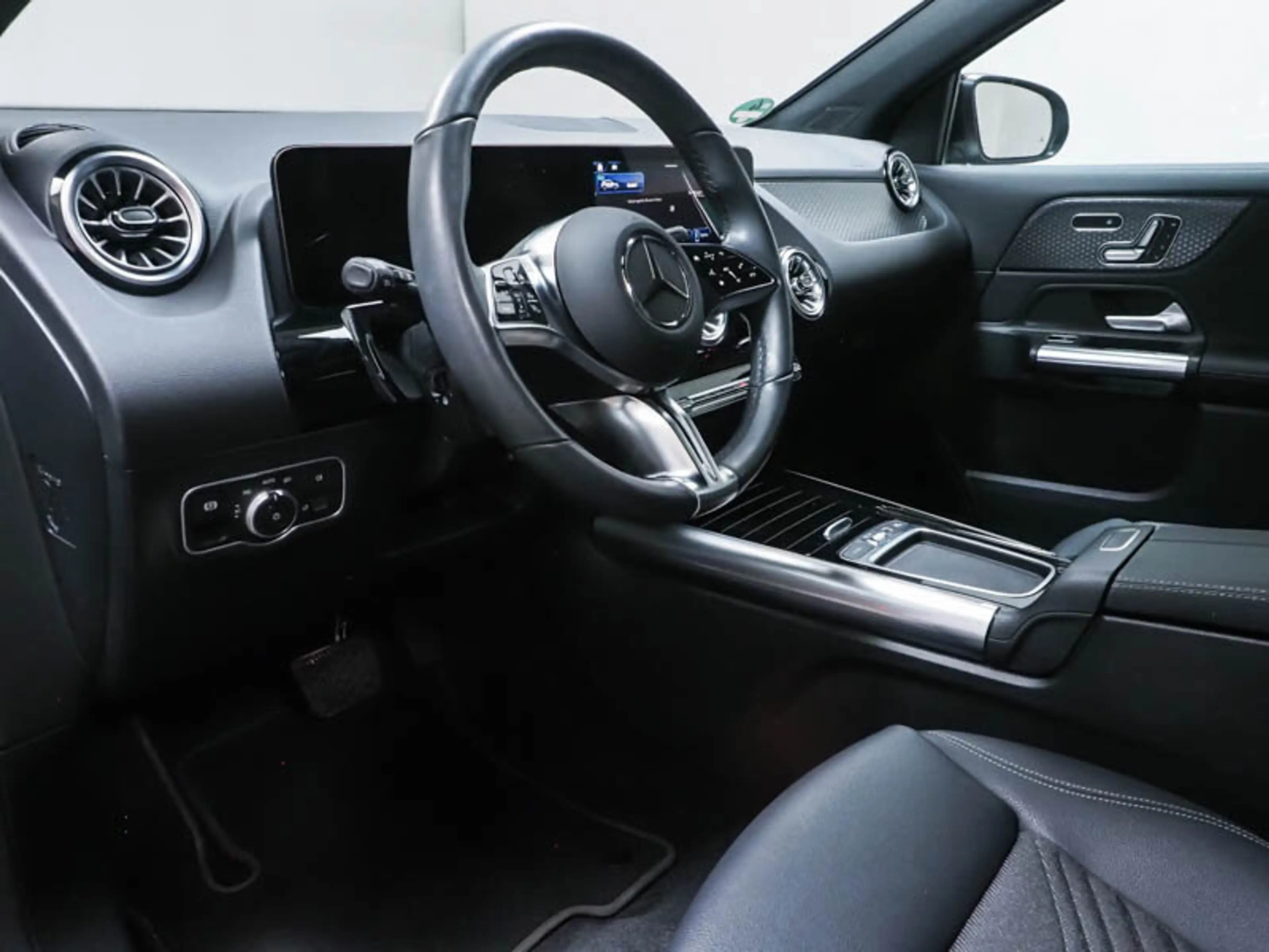 Mercedes-Benz EQA 300 EQA 300 4-M ADVANCED+*AHK*MEMORY*360° KAMERA*18" — photo 7