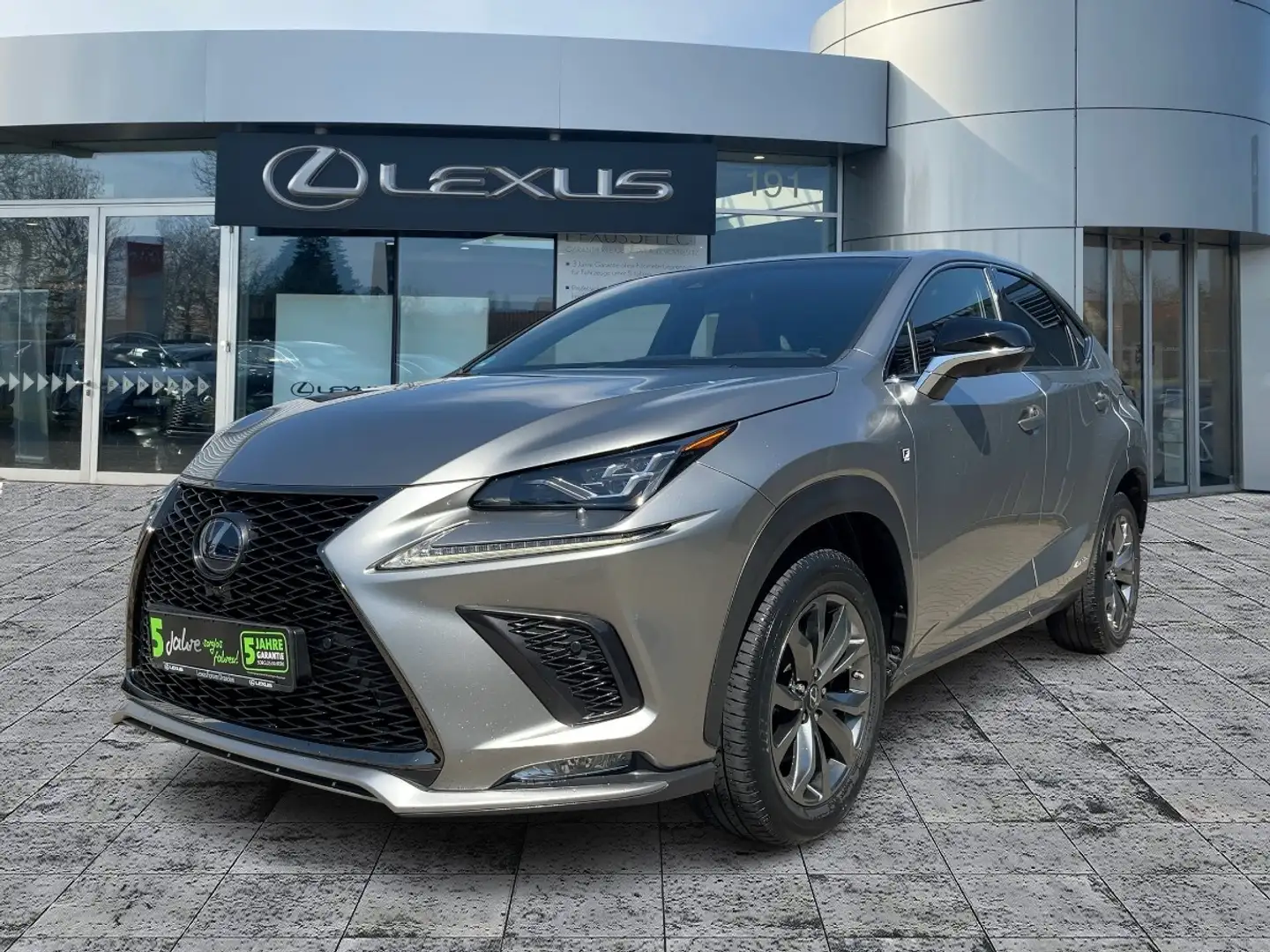 Lexus NX 300 h F Sport Pano*HUD*Navi*4xSHZ*BearLock Silber - 2