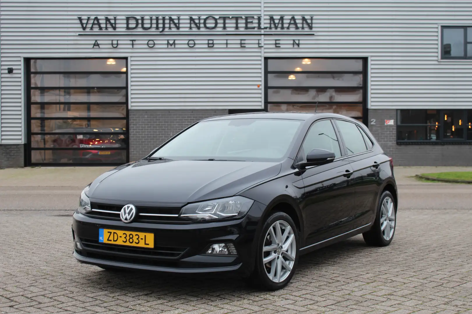 Volkswagen Polo 1.0 TSI Comfortline / Carplay / Navigatie / N.A.P. Schwarz - 1