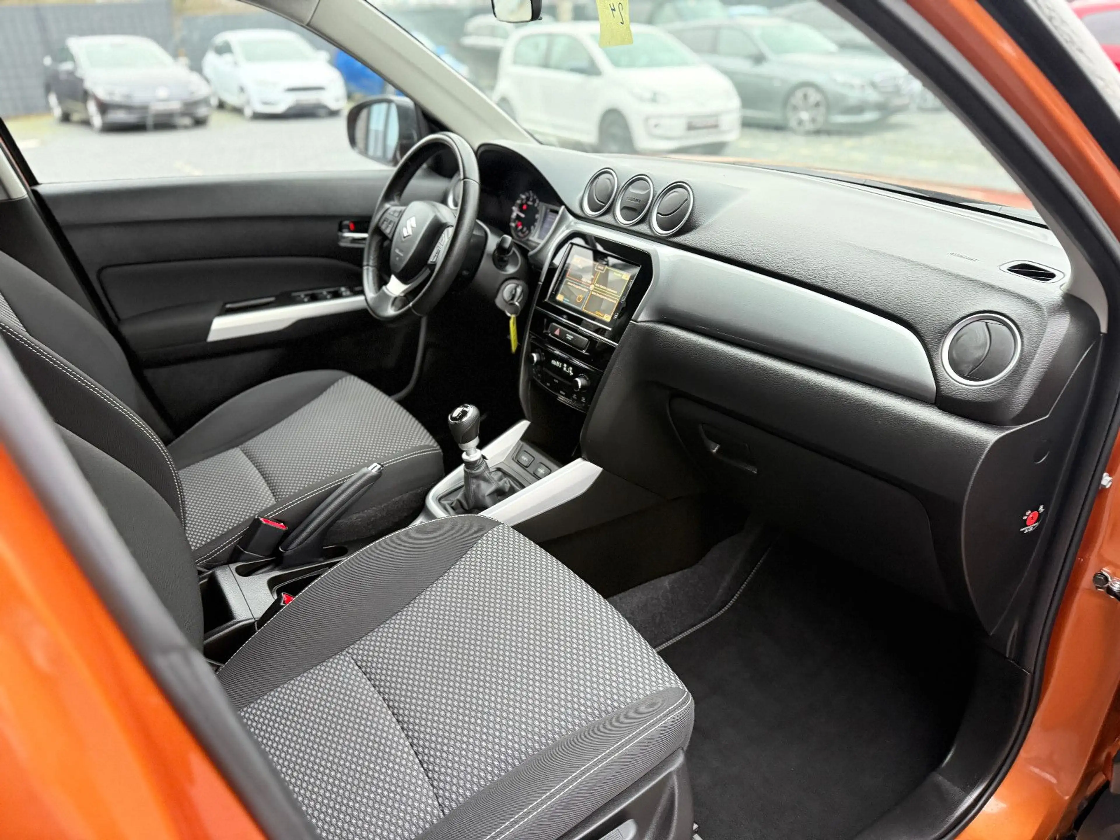 Suzuki Vitara 1.6 DDiS Comfort*KLIMA*KAMERA*NAVI*SHZ* — photo 12