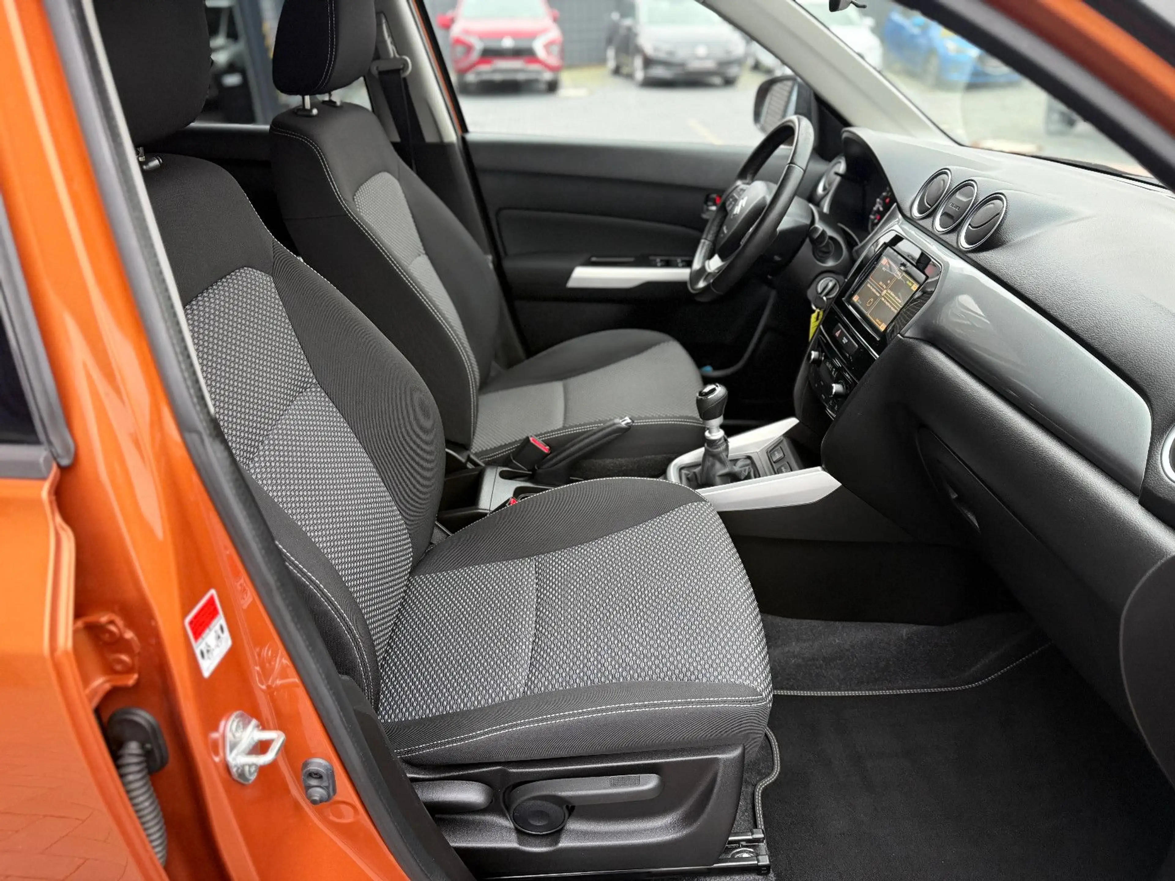 Suzuki Vitara 1.6 DDiS Comfort*KLIMA*KAMERA*NAVI*SHZ* — photo 11