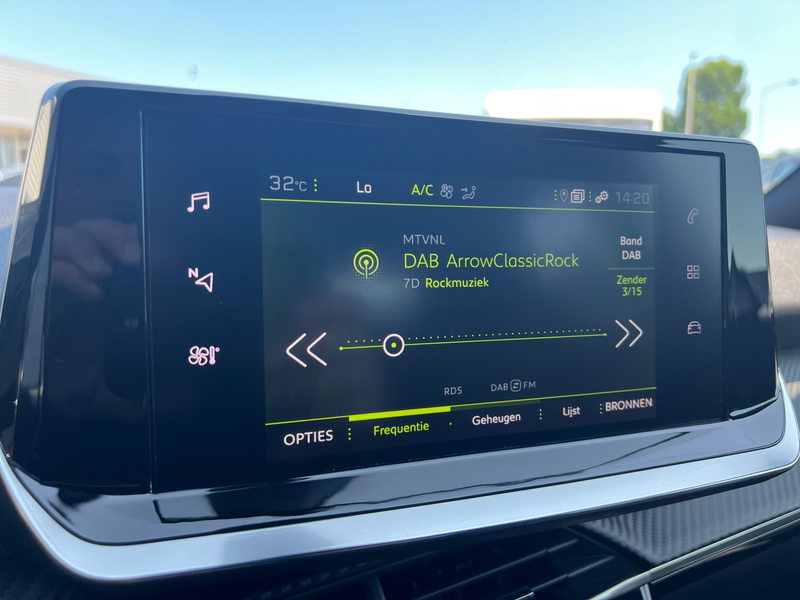Peugeot 2008 1.2 100PK Allure Pack | Navigatie | Trekhaak | DAB — photo 15