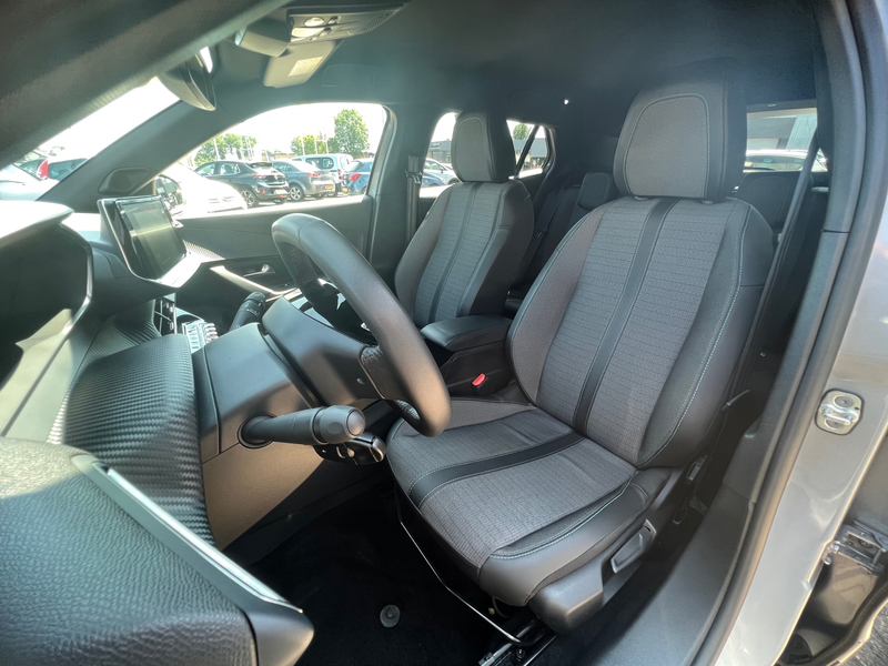 Peugeot 2008 1.2 100PK Allure Pack | Navigatie | Trekhaak | DAB — photo 12