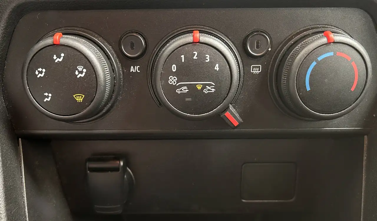 Dacia Sandero 1.0i SCe Essential, миниатюра 12