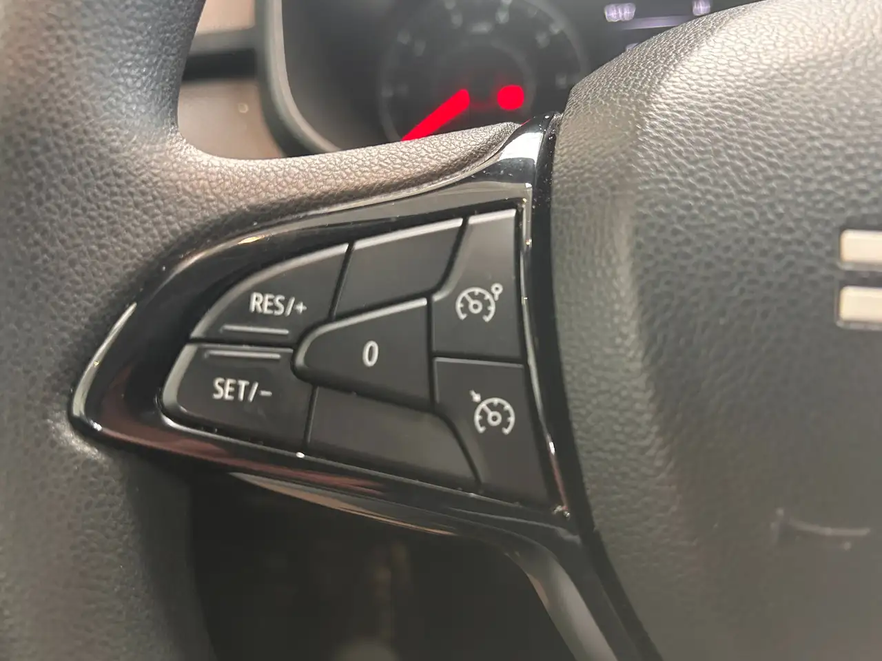 Dacia Sandero 1.0i SCe Essential, миниатюра 13