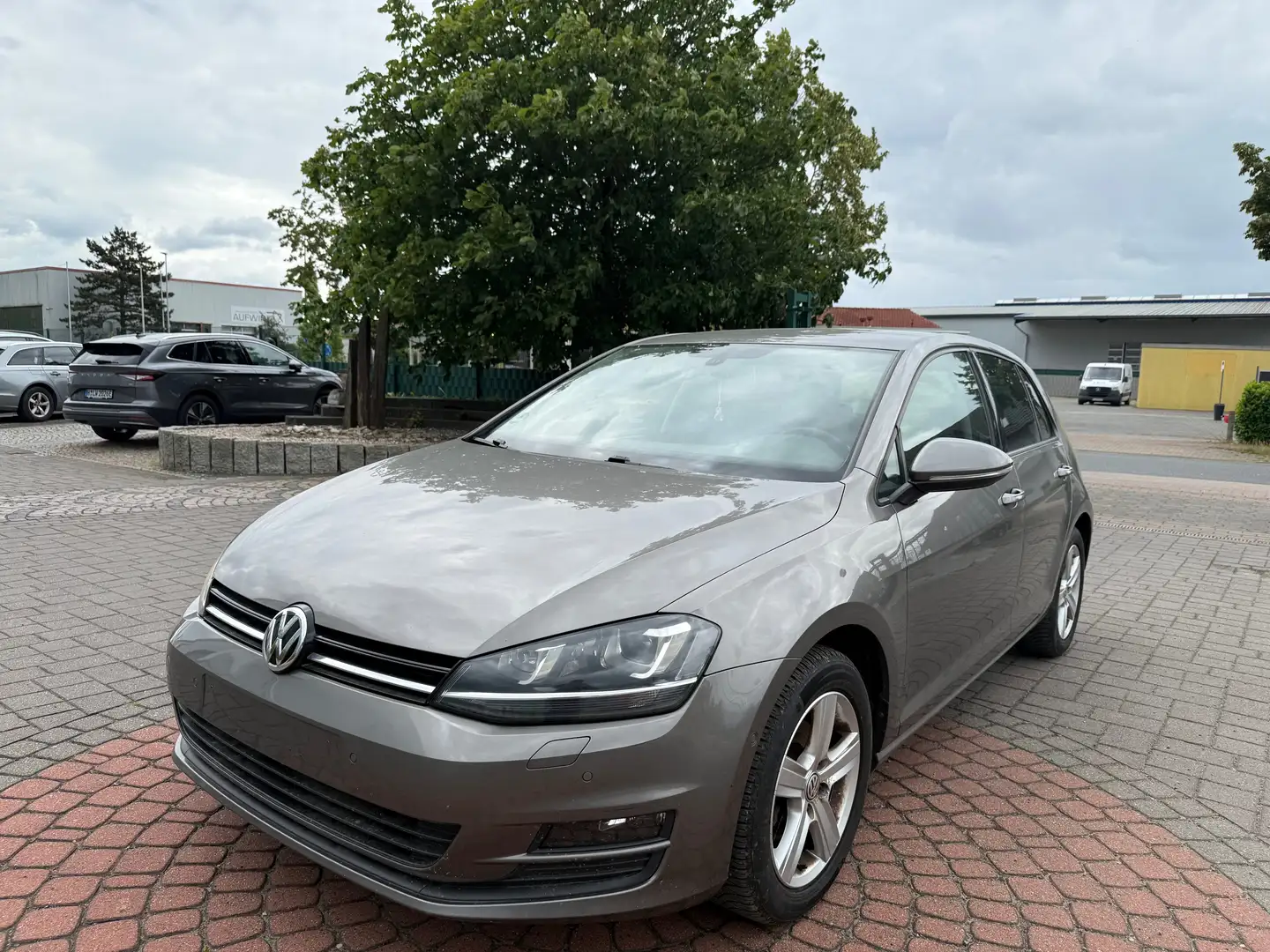 Volkswagen Golf Comfortline BMT XENON+SHZ+PDC+KLIMAAUTO Grau - 2