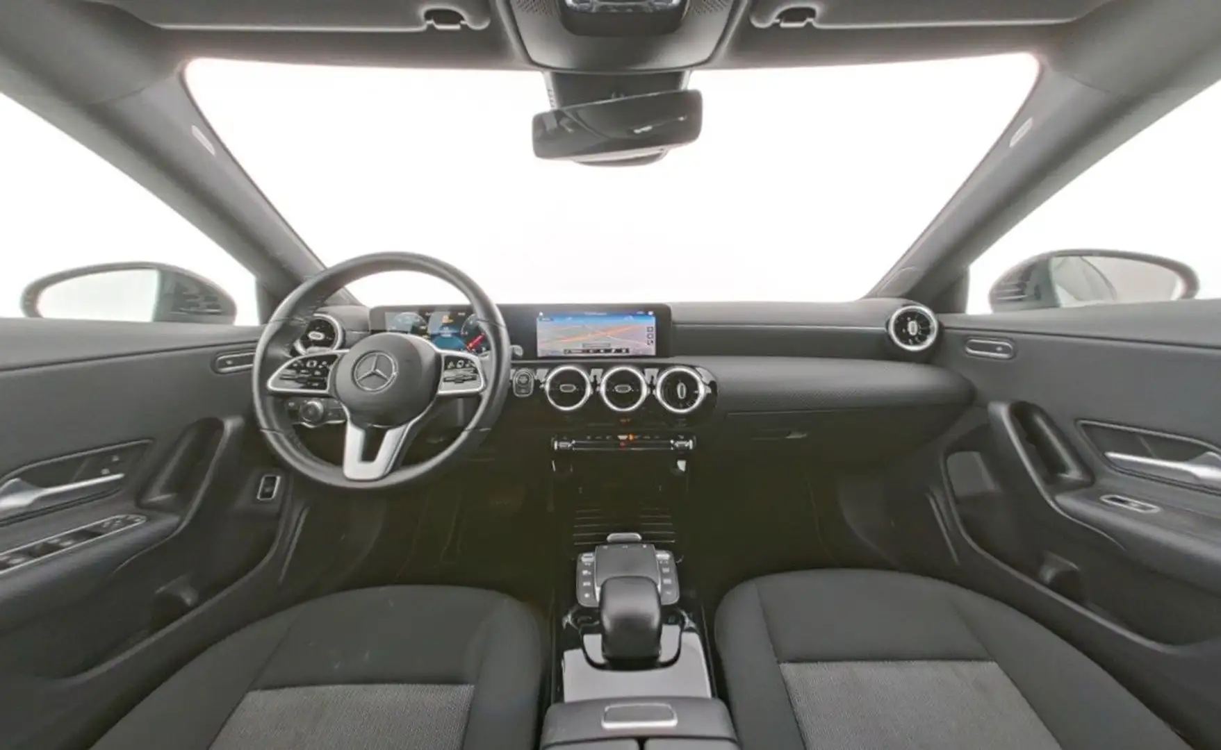 Mercedes-Benz CLA 200 CLA 200 d SB 8G LED WIDE KAM SPUR MBUX Noir - 2