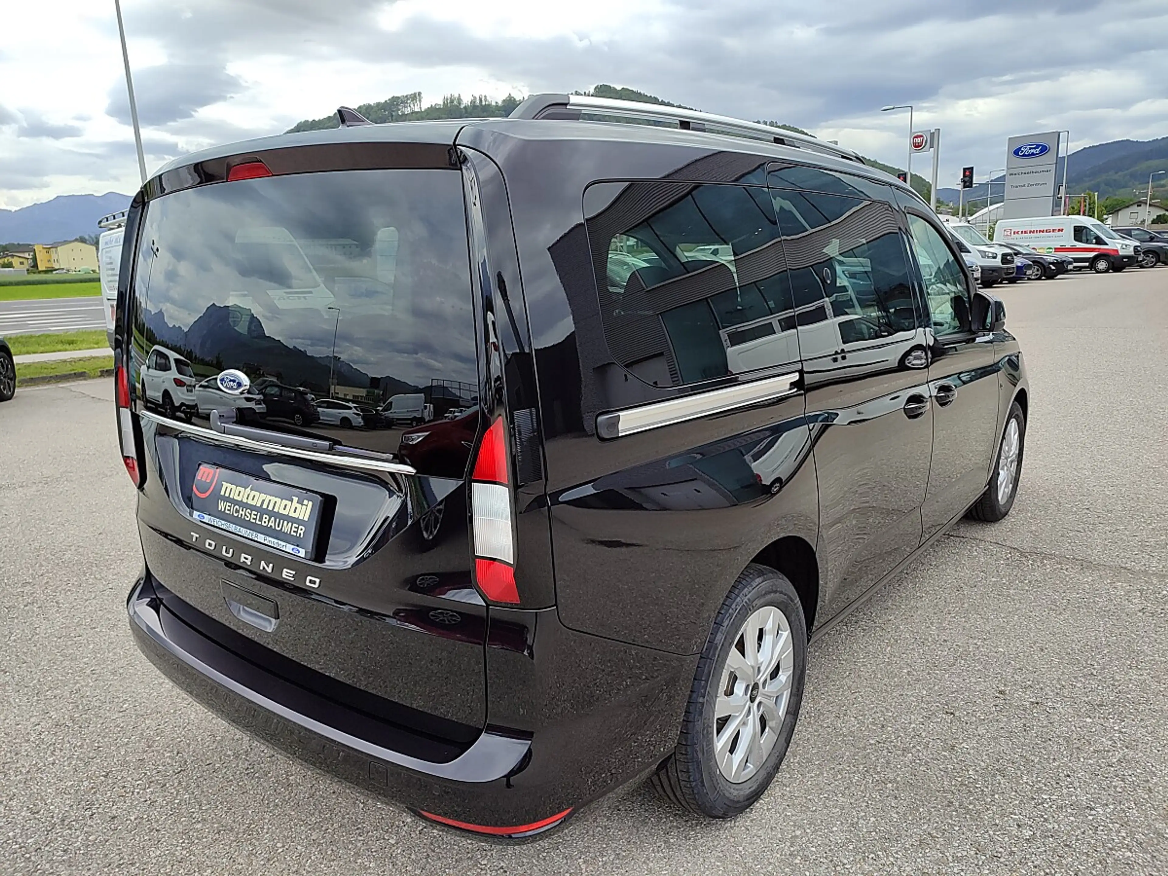 Ford Grand Tourneo Connect 2,0 EcoBlue L2 Titanium Aut. — photo 5