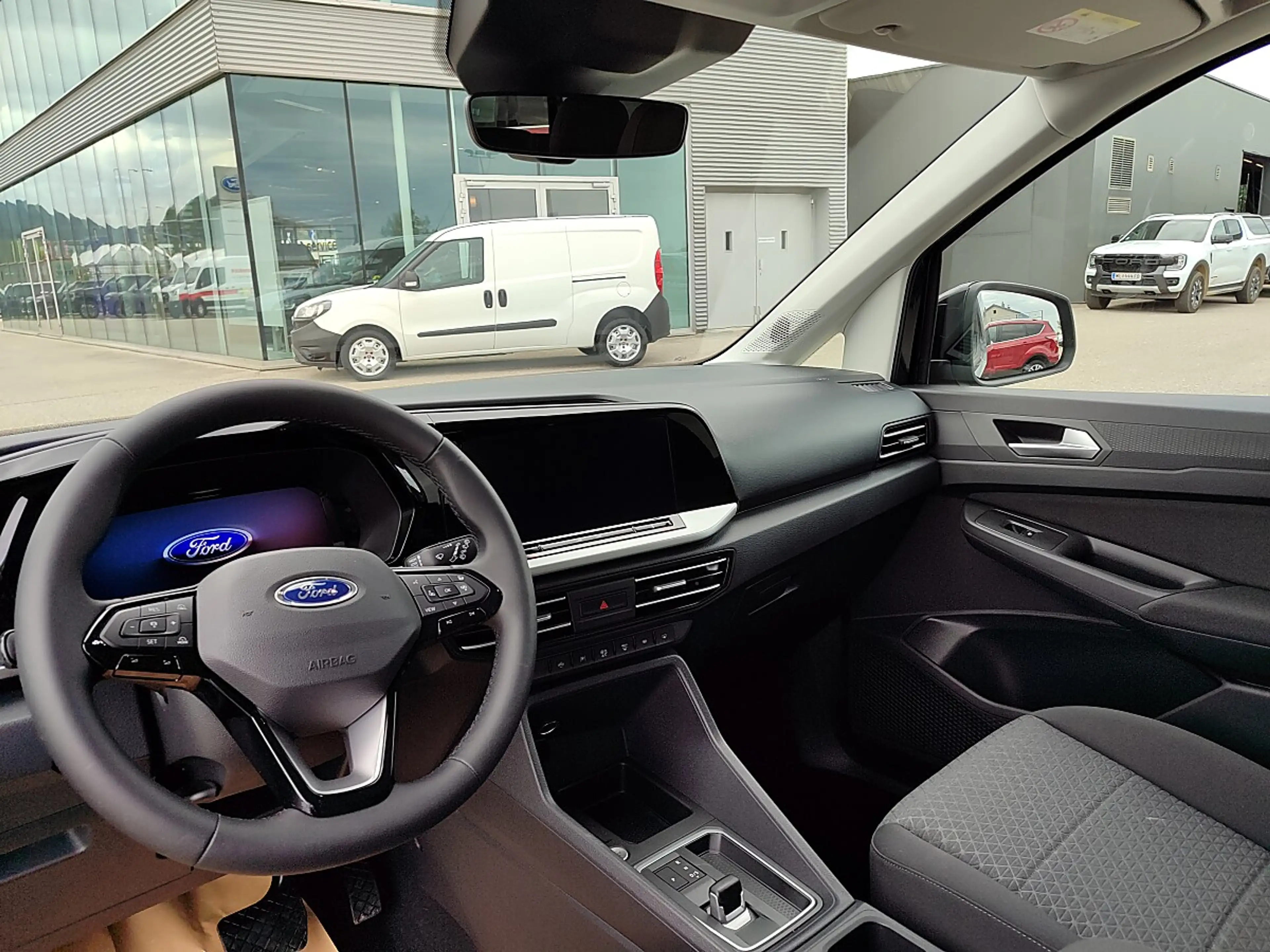 Ford Grand Tourneo Connect 2,0 EcoBlue L2 Titanium Aut. — photo 11