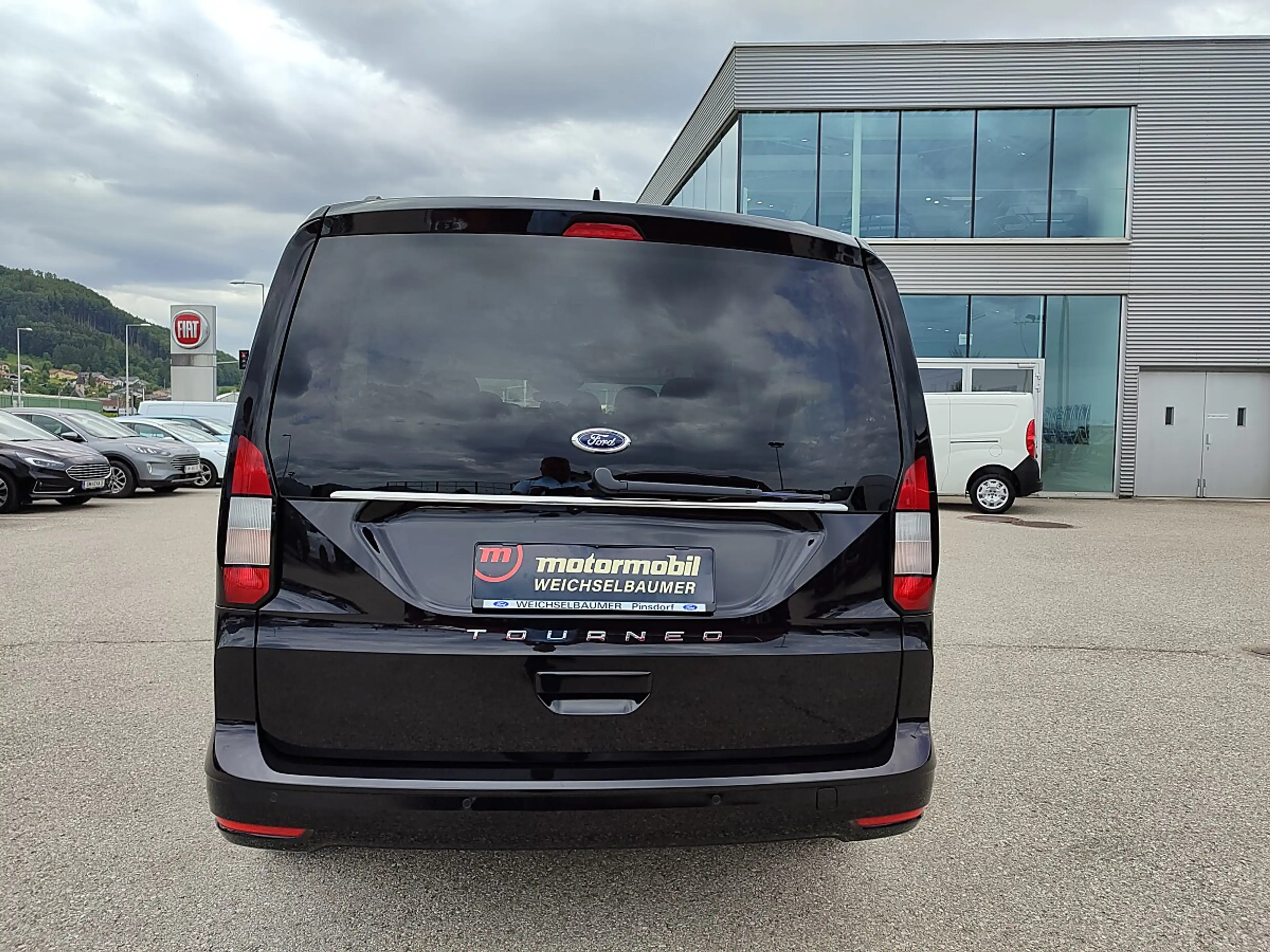 Ford Grand Tourneo Connect 2,0 EcoBlue L2 Titanium Aut. — photo 4