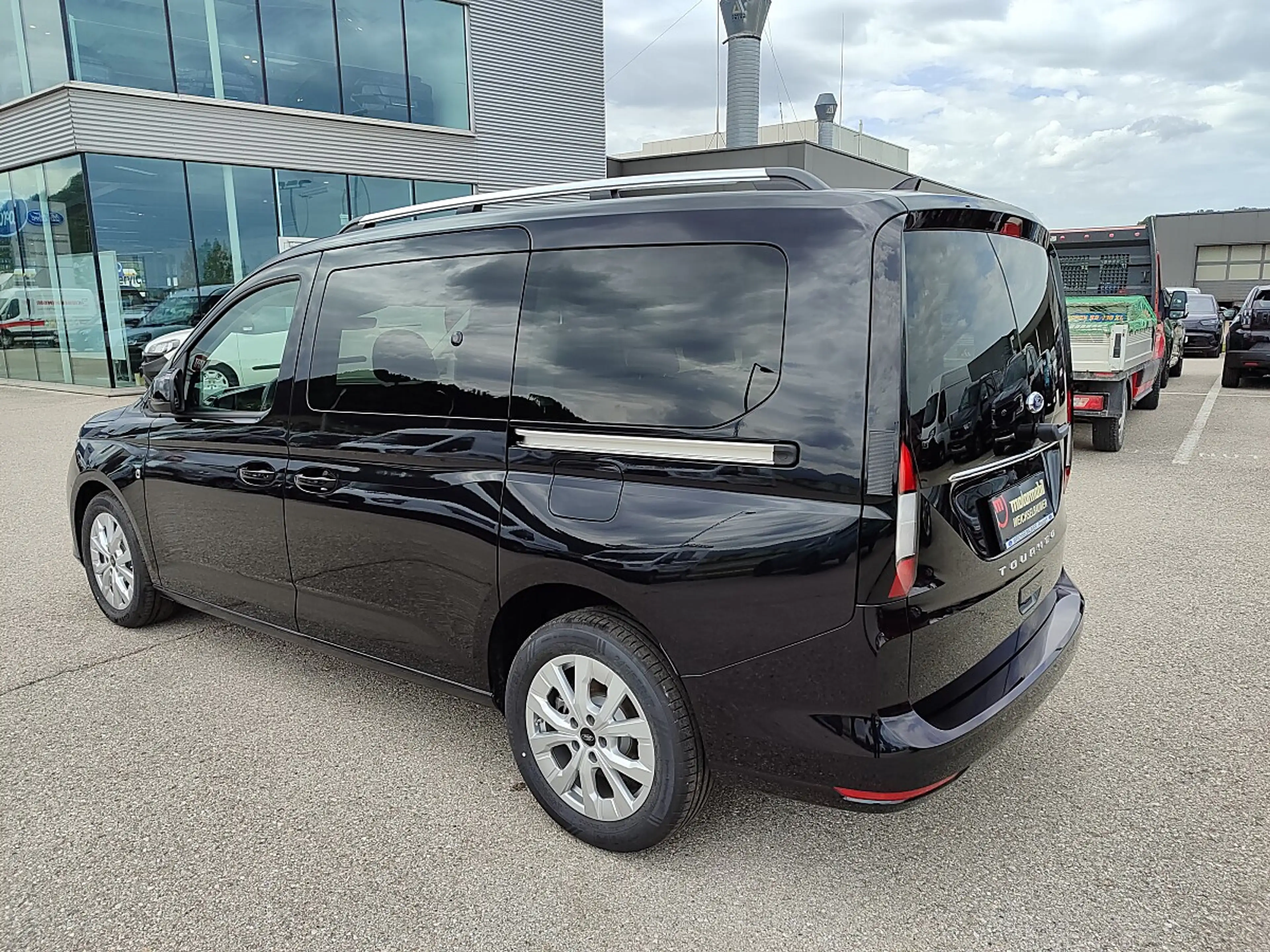 Ford Grand Tourneo Connect 2,0 EcoBlue L2 Titanium Aut. — photo 3