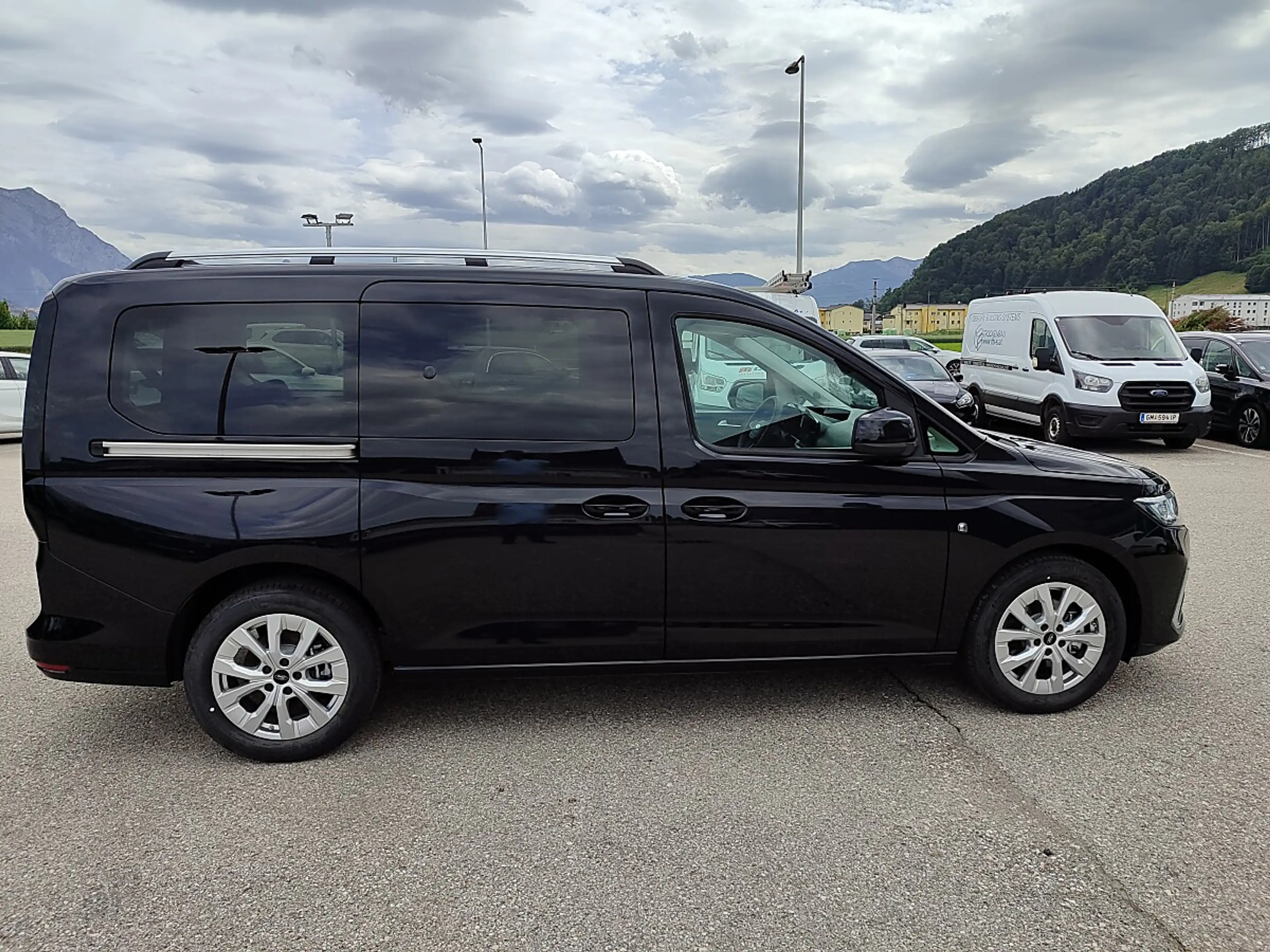 Ford Grand Tourneo Connect 2,0 EcoBlue L2 Titanium Aut. — photo 6