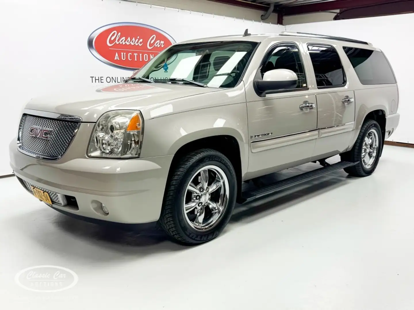GMC Yukon Denali  - ONLINE AUCTION Beige - 1