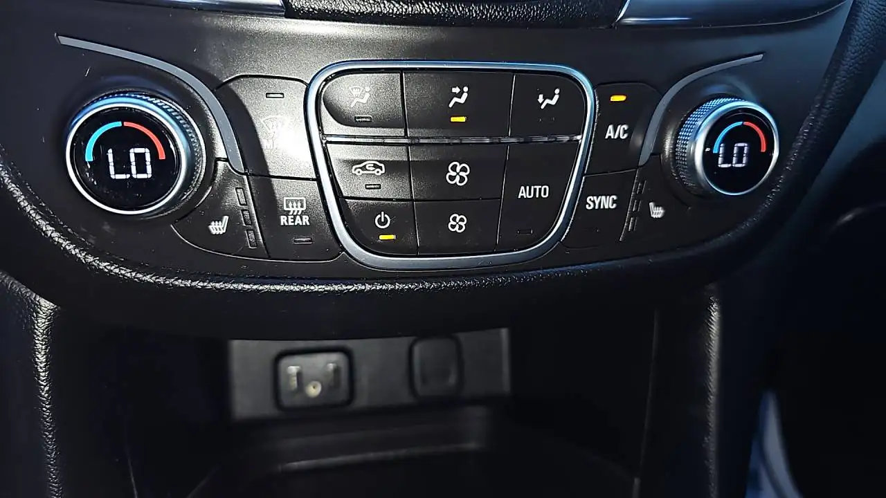 Chevrolet Equinox photo Chevrolet Equinox