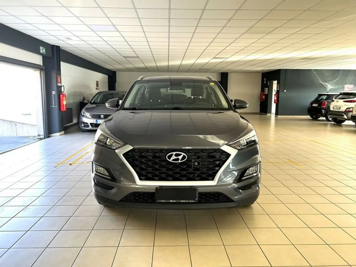 Hyundai TUCSON 1.6 CRDi XPrime Grijs - 2