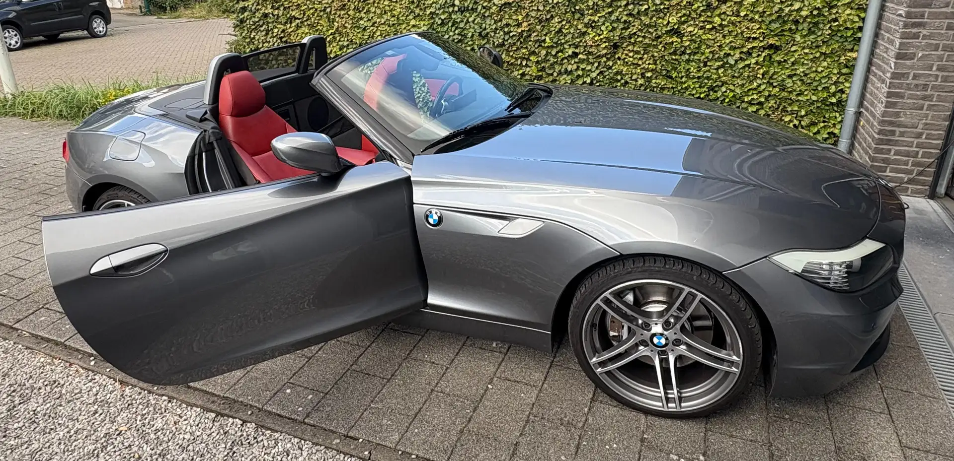 BMW Z4 Z4 sDrive35i Aut. Grijs - 2
