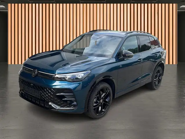 Volkswagen Tiguan view 2