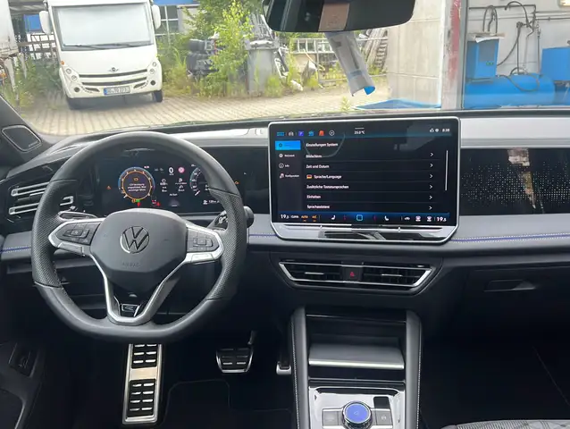 Volkswagen Tiguan view 5