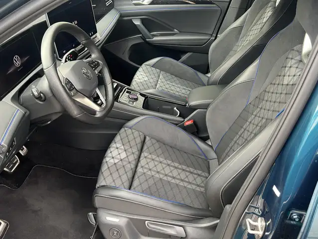 Volkswagen Tiguan view 4