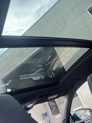 Volkswagen Tiguan view 12