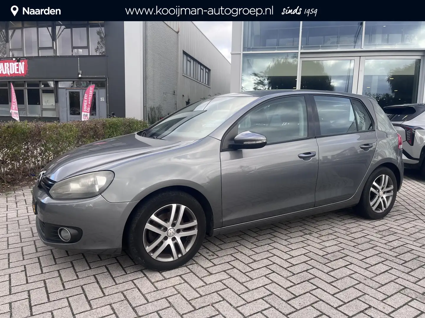 Volkswagen Golf 1.2 TSI Trendline BlueMotion Trekhaak | Airco | ZÓ Grijs - 1