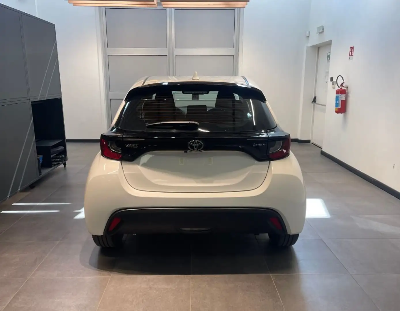 Toyota Yaris 1.5 Hybrid 5 porte Active Blanco - 2