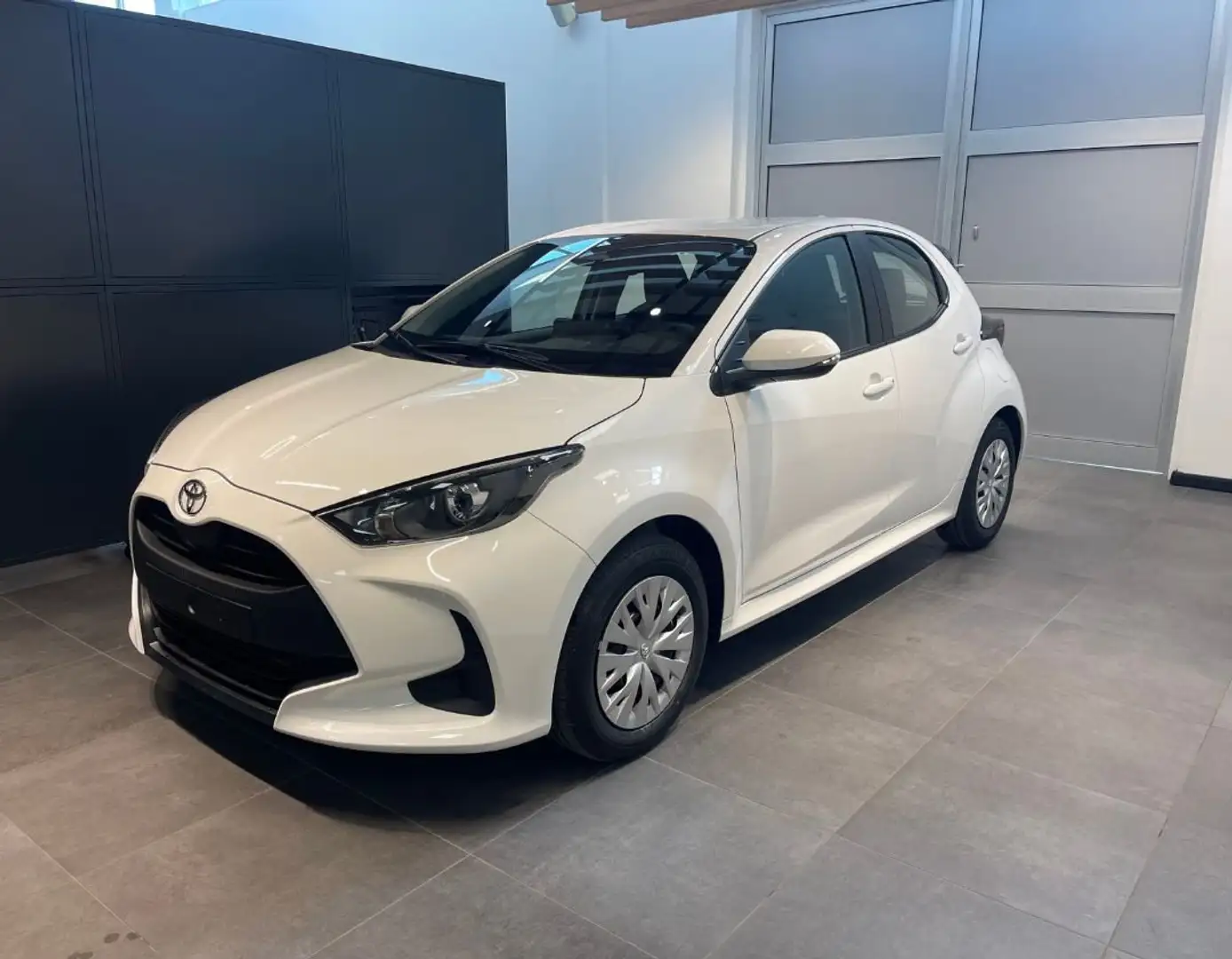 Toyota Yaris 1.5 Hybrid 5 porte Active Blanco - 1