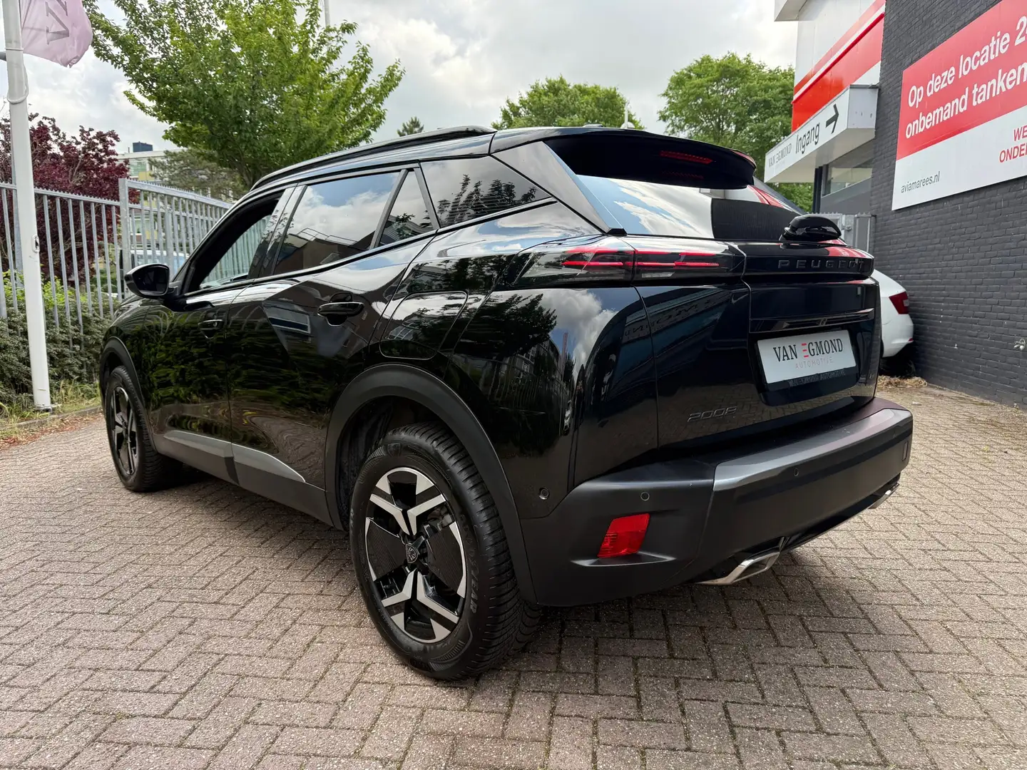 Peugeot 2008 1.2 Hybrid 136 GT Zwart - 2