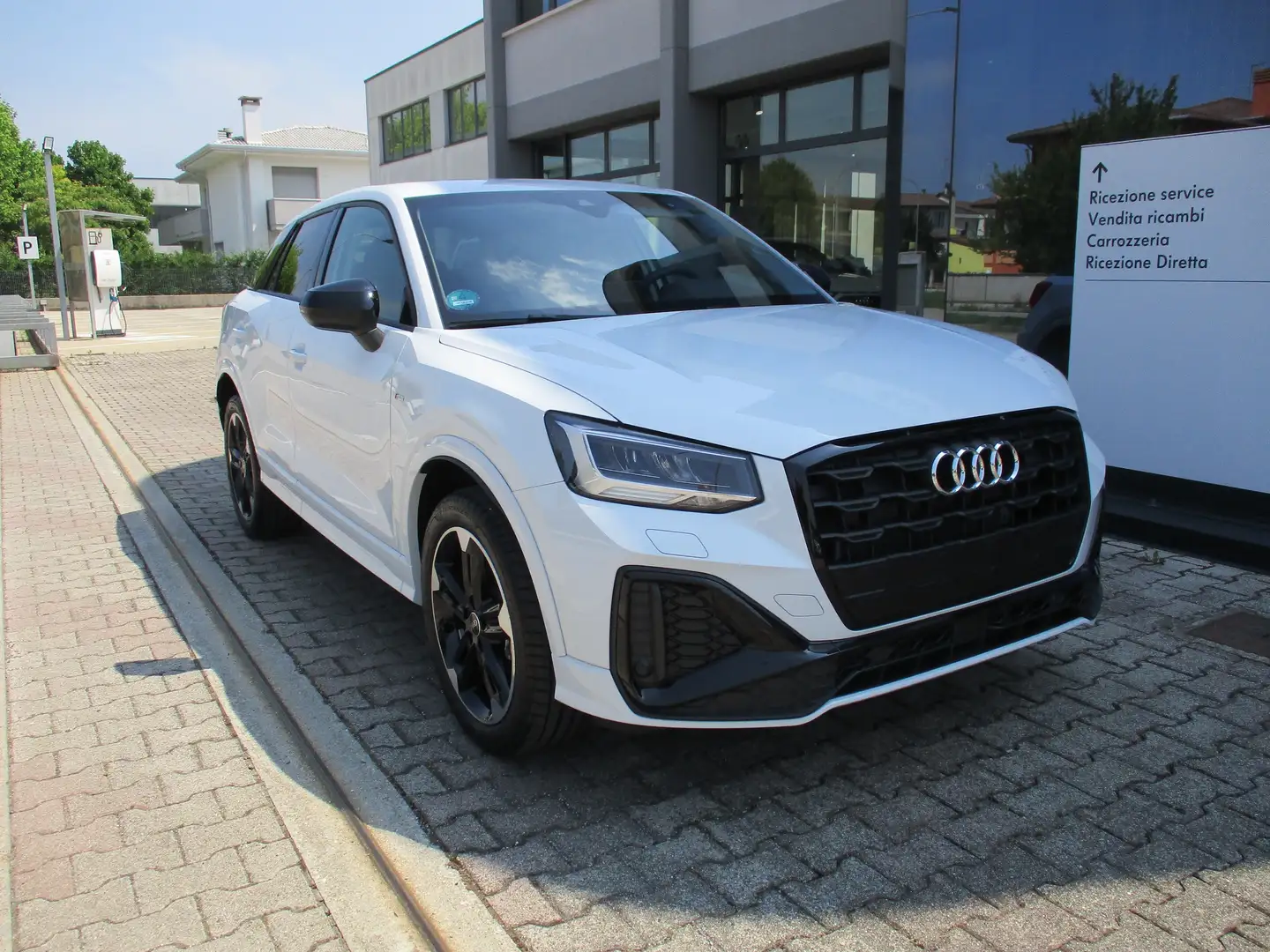 Audi Q2 35 1.5 tfsi S LINE s-tronic 150 cv Blanc - 2