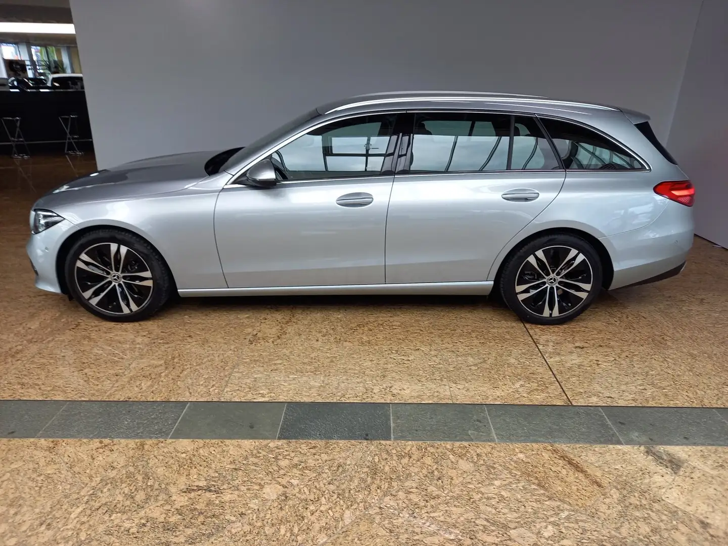 Mercedes-Benz C 200 C 200 T AVANTGARDE/Distr/Digital/360°/Standhzg. Silber - 2
