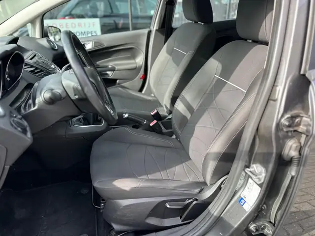 Ford Fiesta view 3