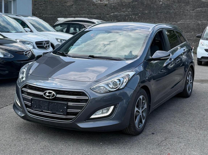 Hyundai i30 blue Classic — photo 2