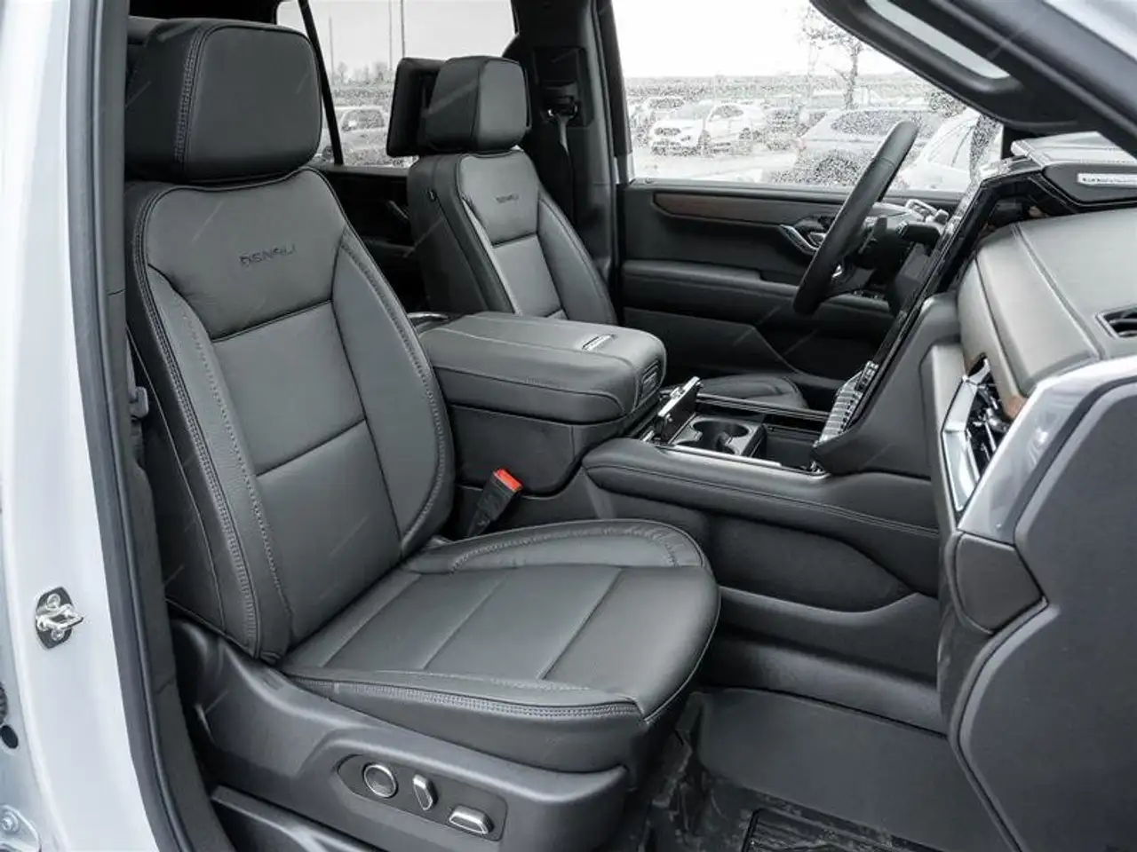 GMC Yukon снимка GMC Yukon