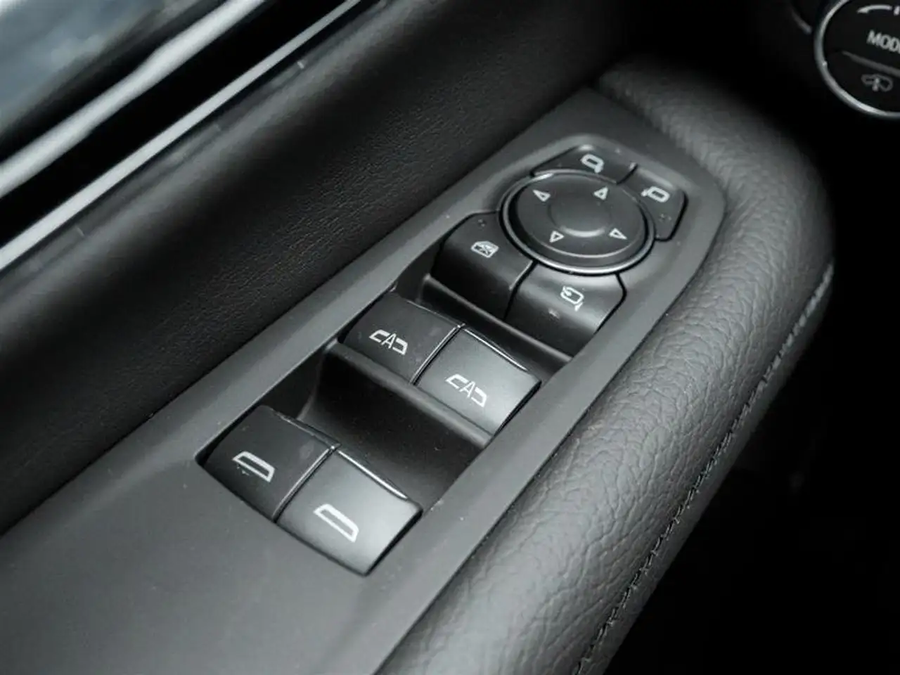 GMC Yukon снимка GMC Yukon
