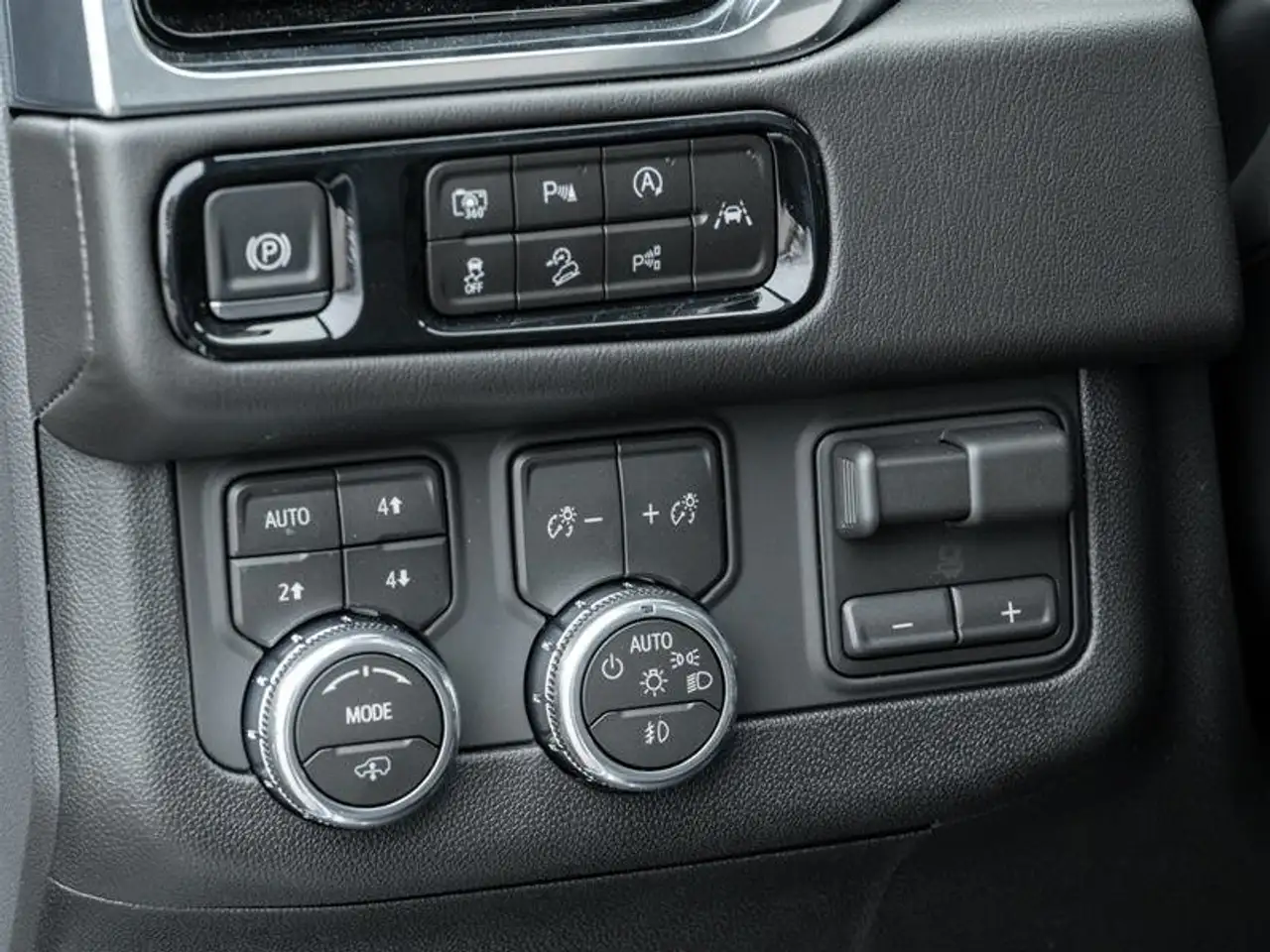 GMC Yukon снимка GMC Yukon