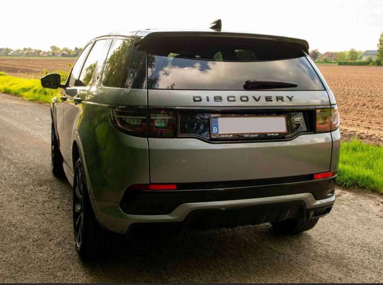 Land Rover Discovery Sport P200 R-Dynamic HSE Grijs - 2