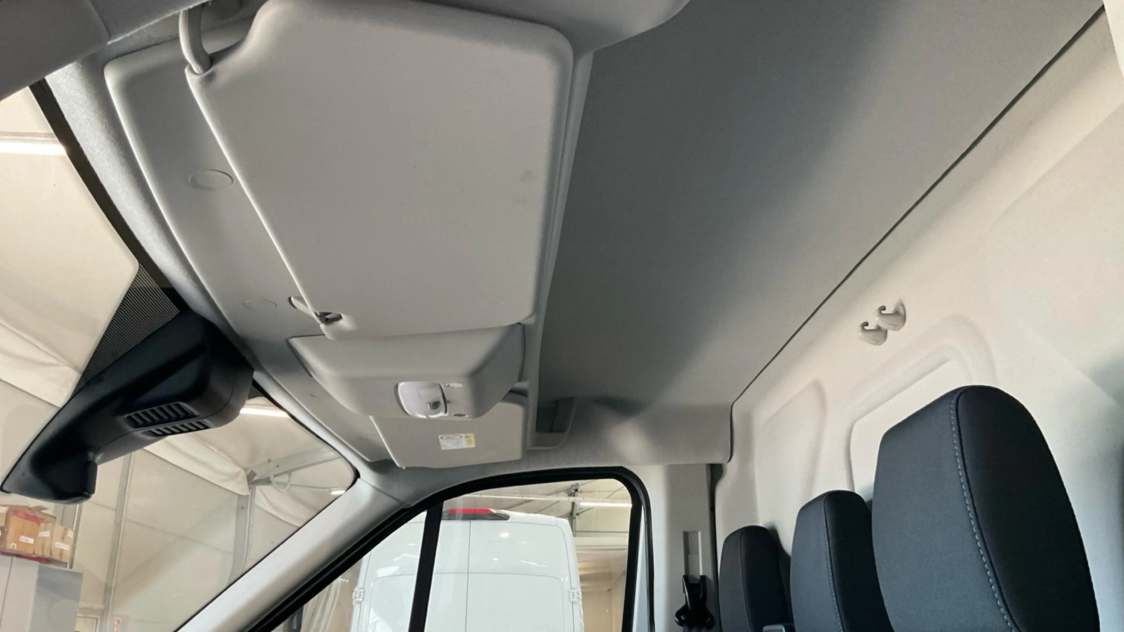 Ford E-Transit 350 L4H3 Trend 68 kWh — photo 15