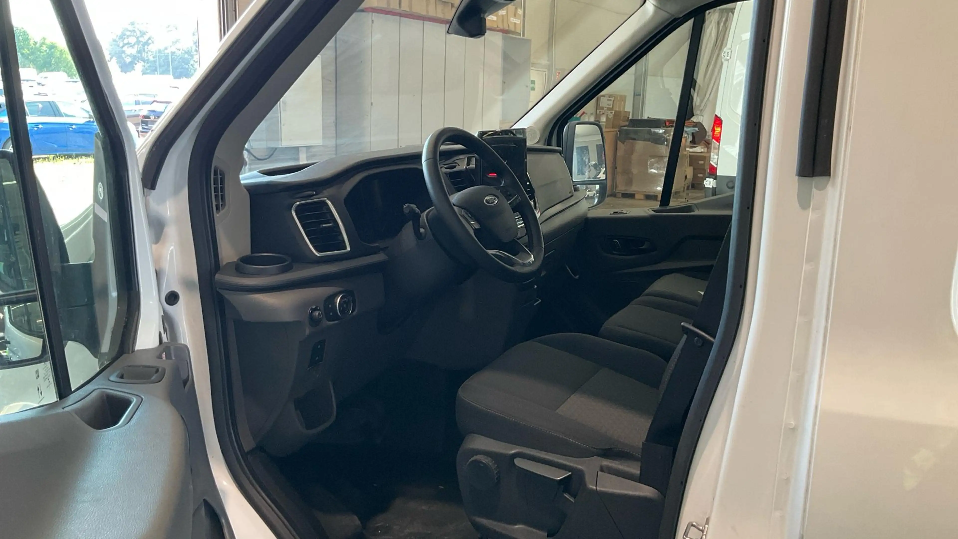 Ford E-Transit 350 L4H3 Trend 68 kWh — photo 7