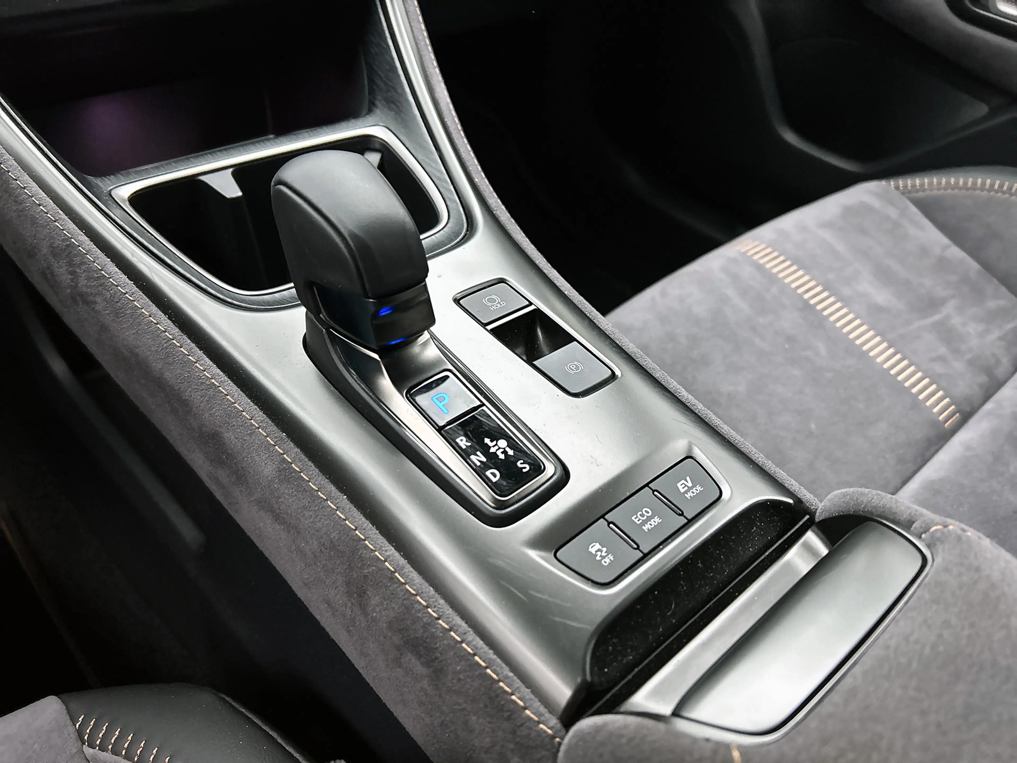 Lexus LBX Cool 2WD | Bi-Tone Metallic | Tech Pack  | Stoelge — photo 11